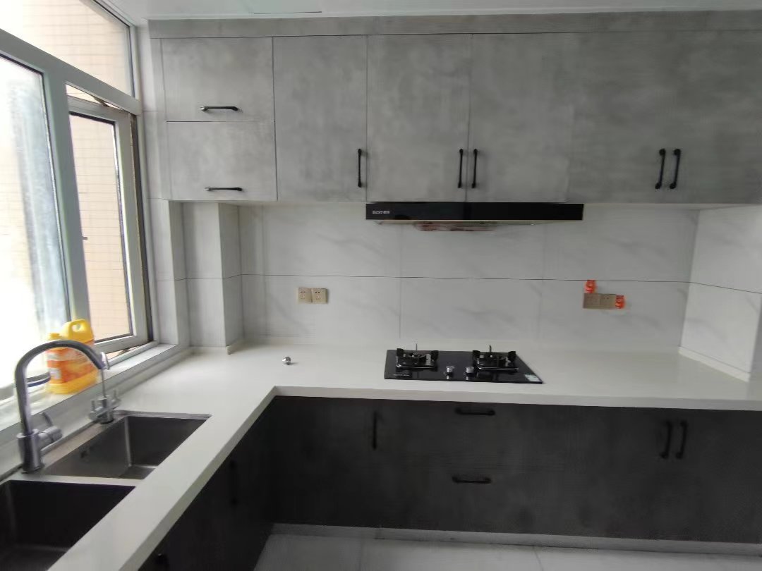 英伦名邸.精装三房.下楼就是菜场.出行方便