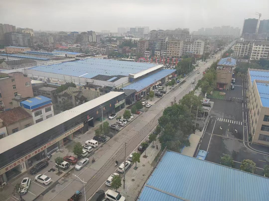 英伦名邸.精装三房.下楼就是菜场.出行方便