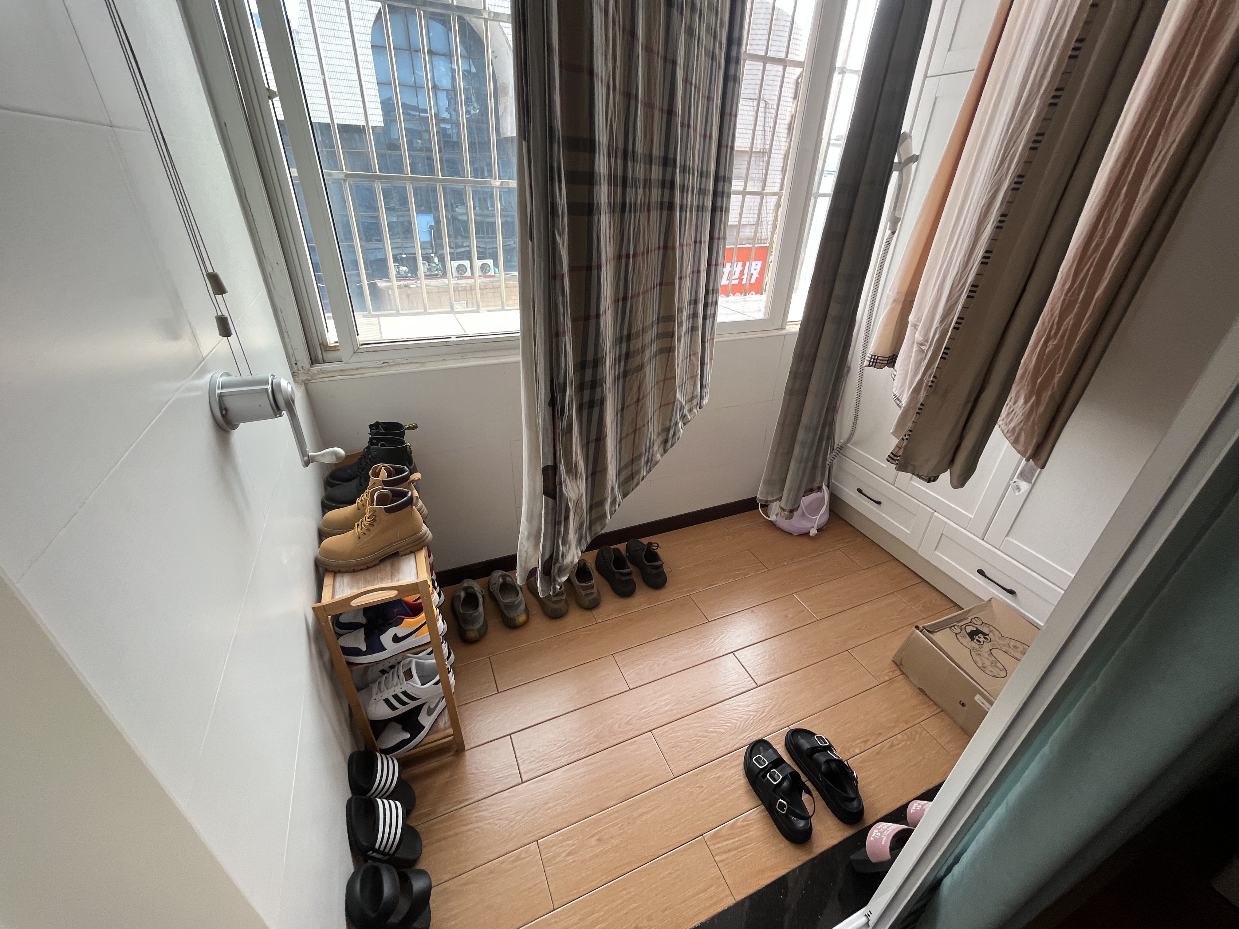 商城后面大新路惠联广场装修新看房方便