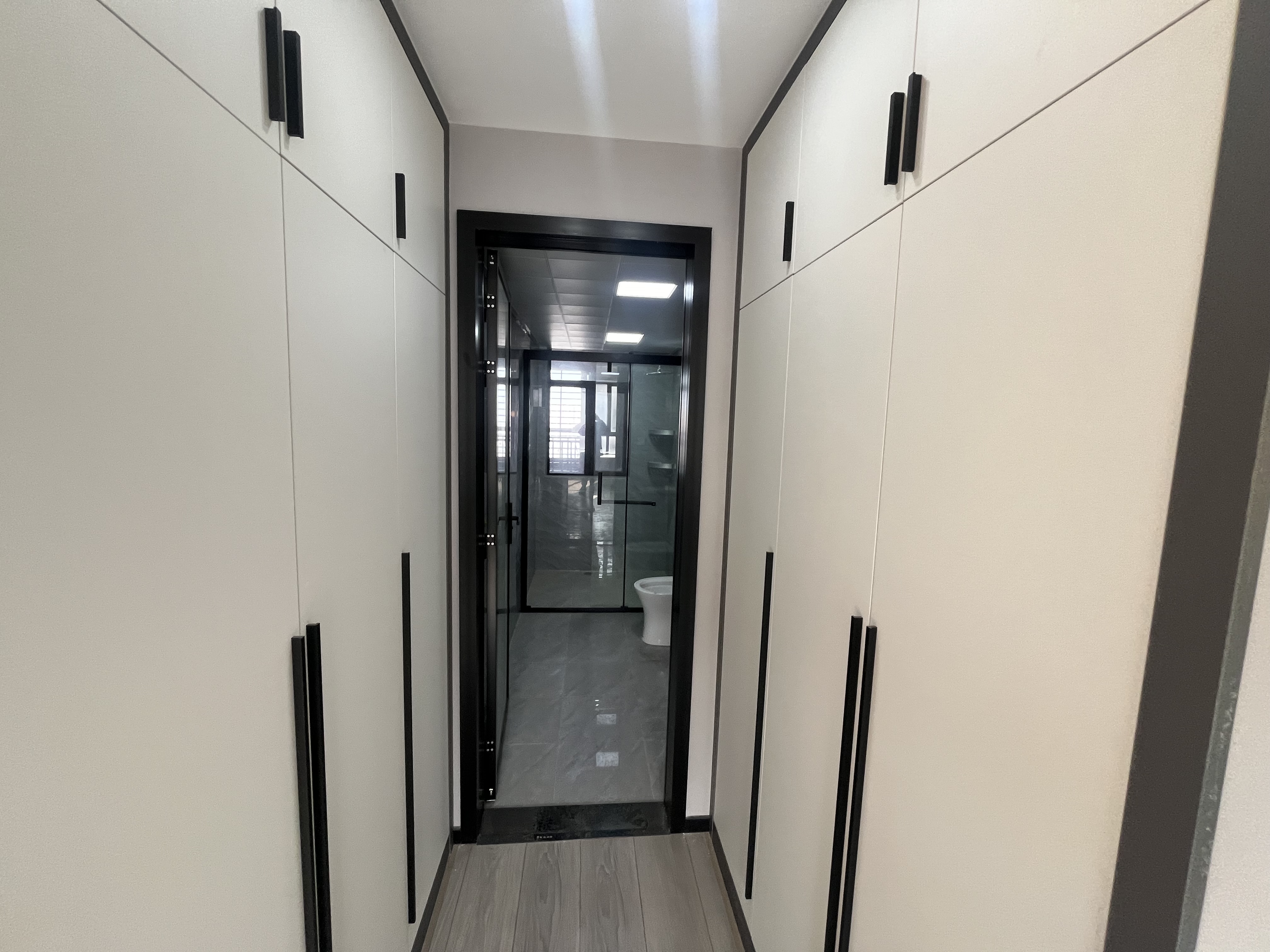 御湖世家全新精装业主外地置业送车位看房方便