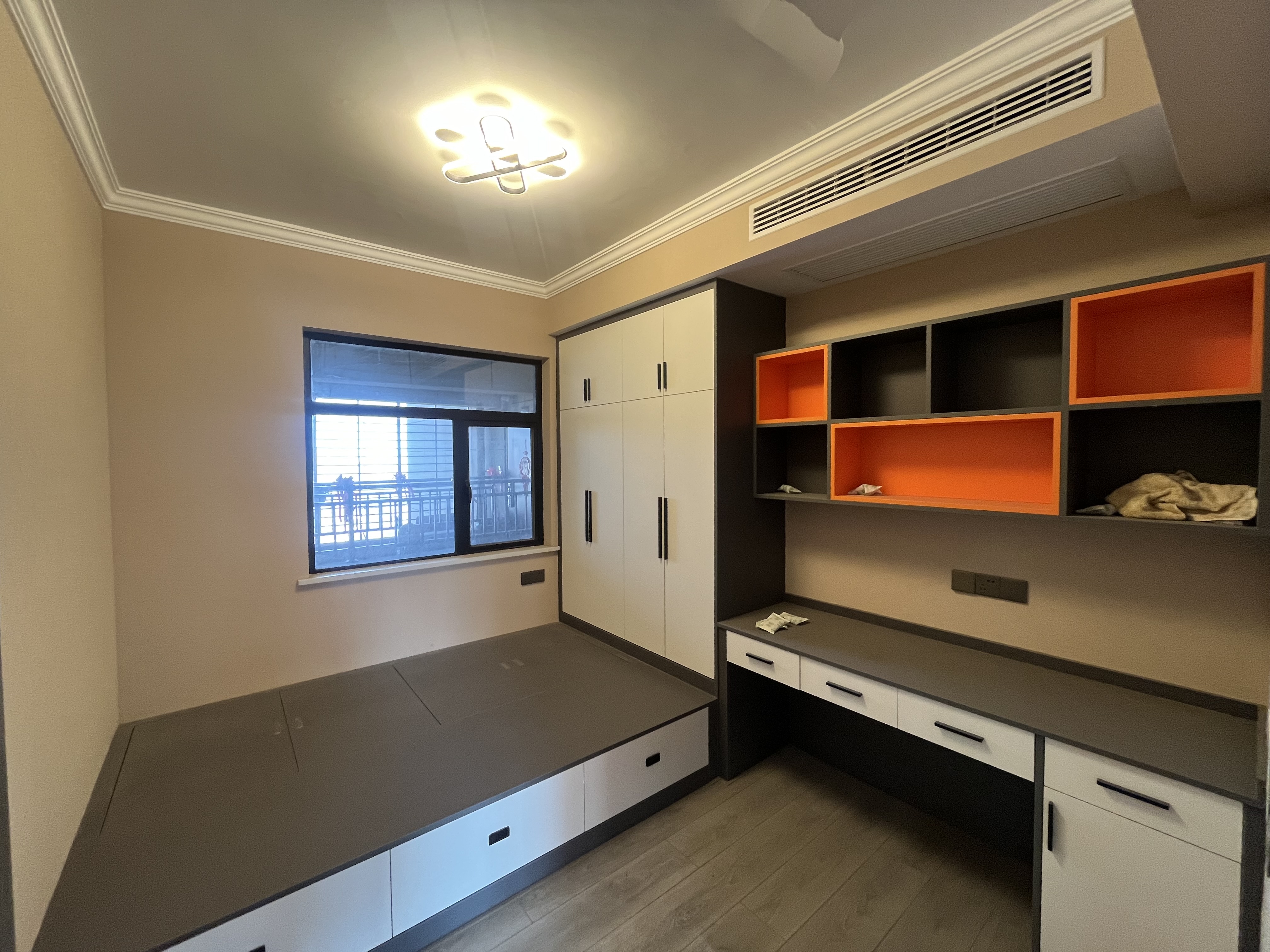 御湖世家全新精装业主外地置业送车位看房方便