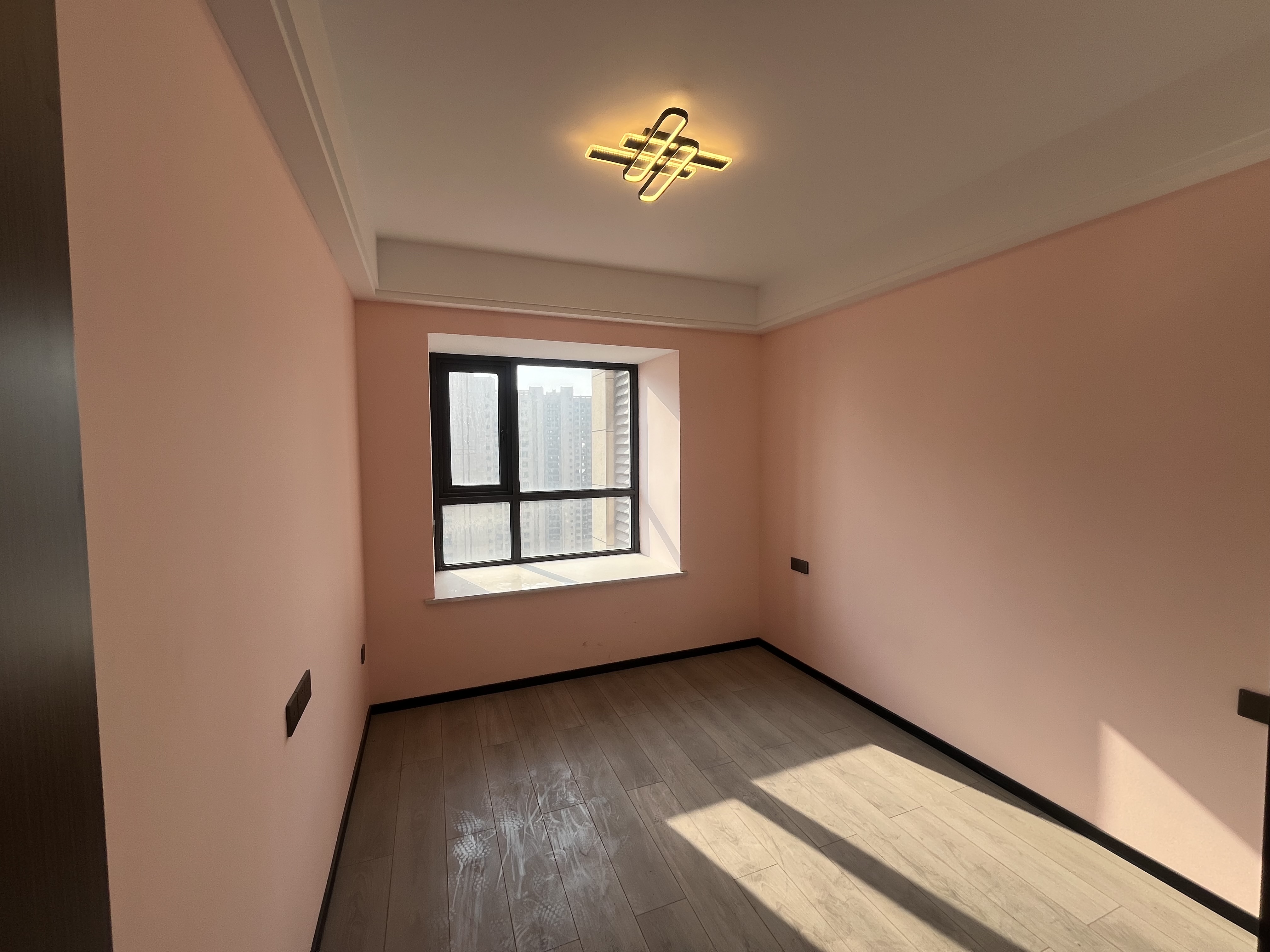 御湖世家全新精装业主外地置业送车位看房方便