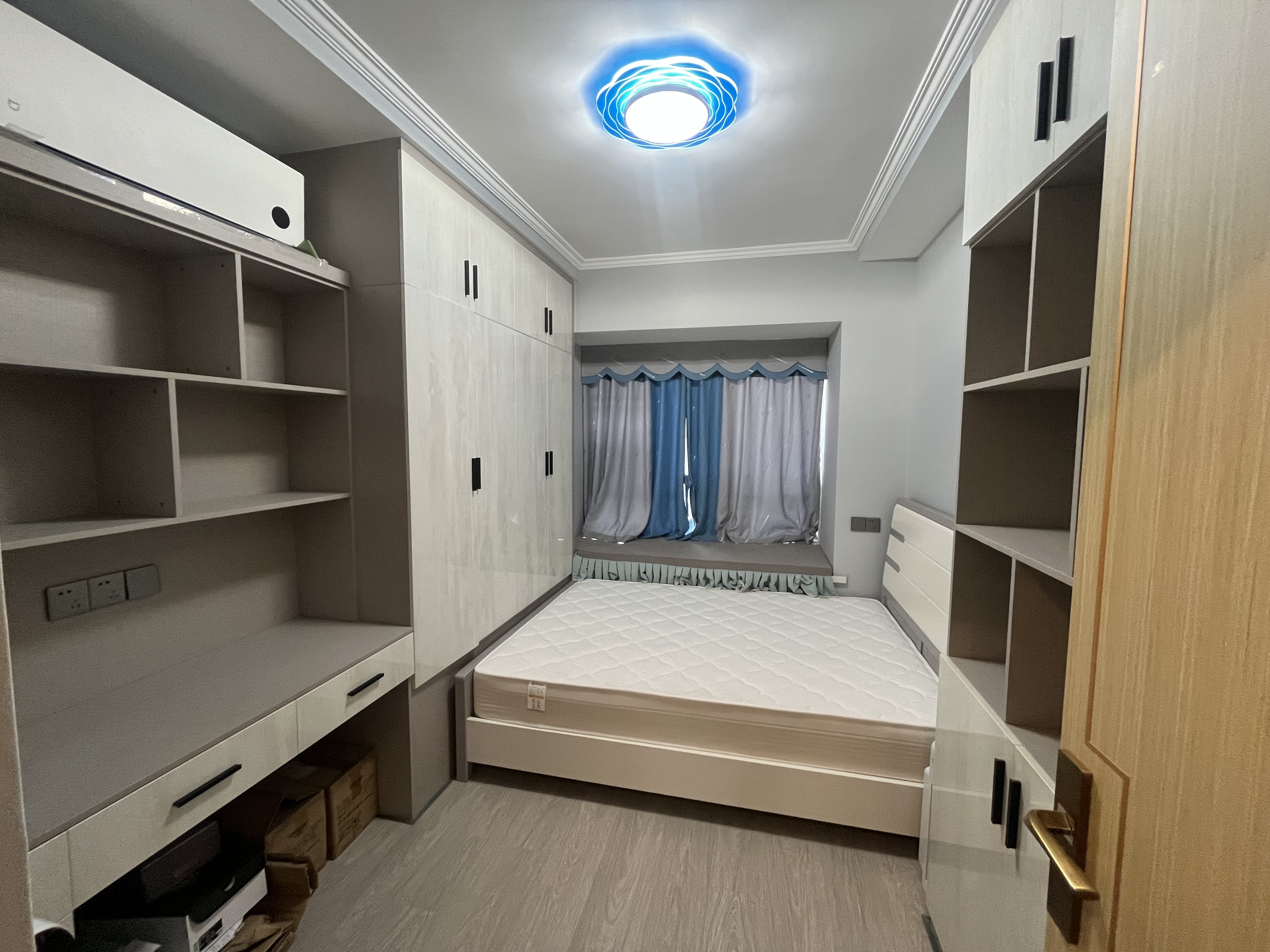 御湖世家精装三房带露台露台都已经装好了可以随便种送车位