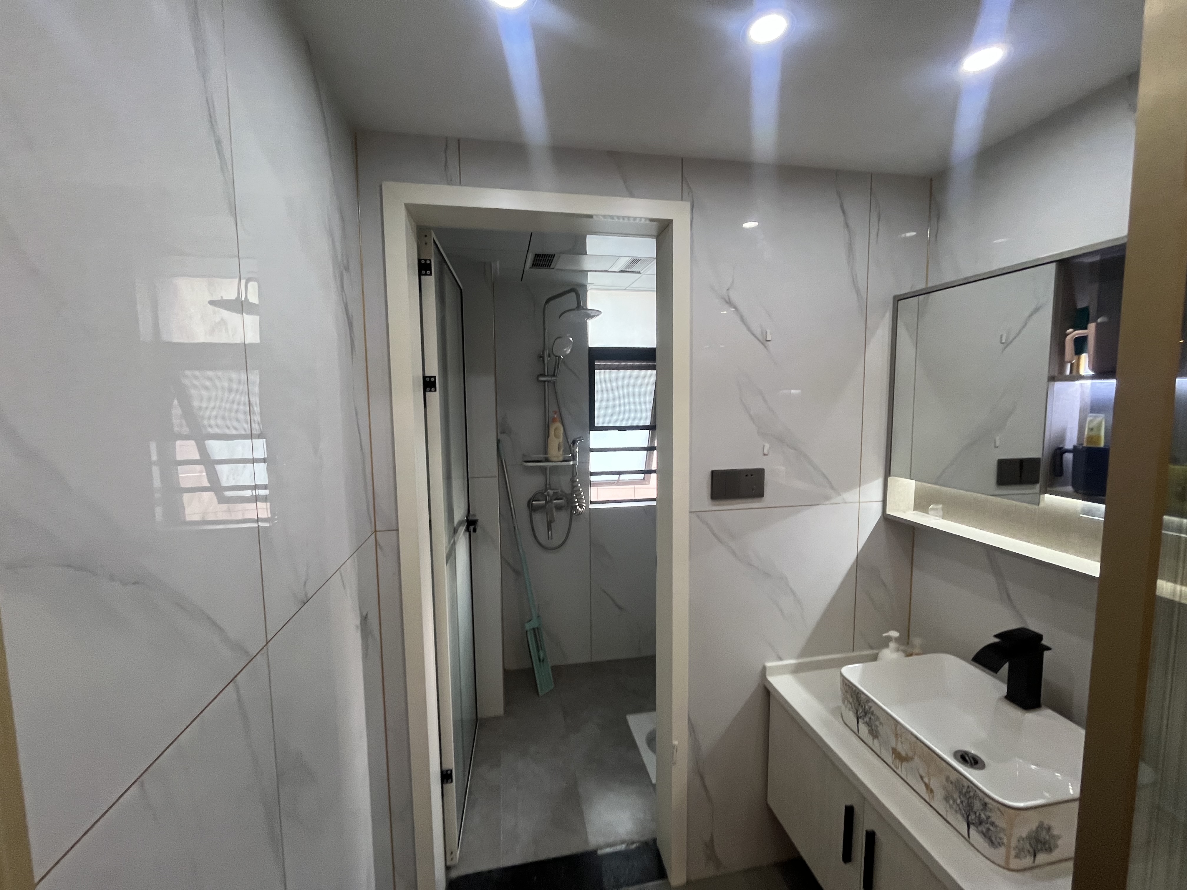 御湖世家精装三房带露台露台都已经装好了可以随便种送车位