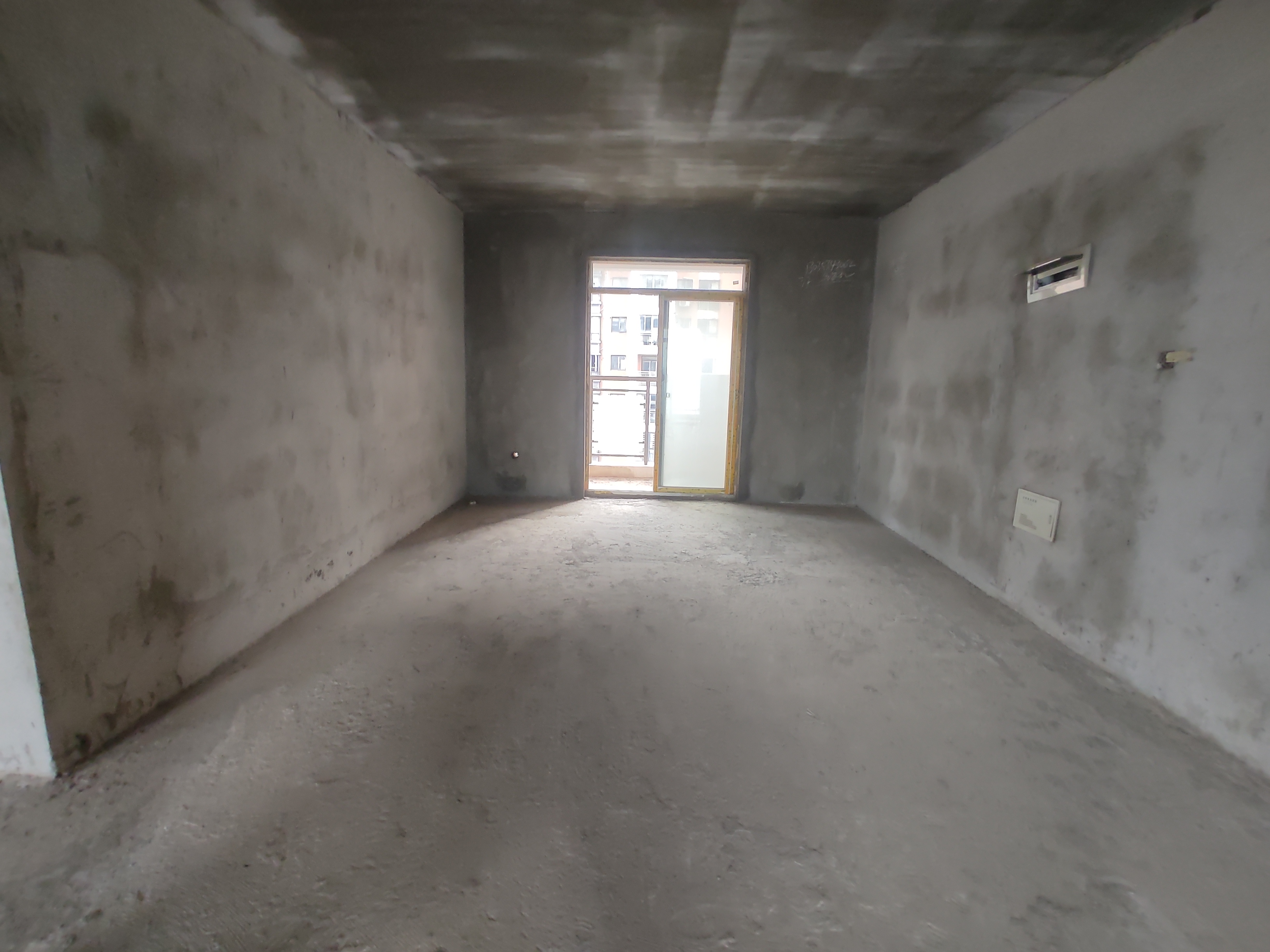 紫金城.精装三房南北通透.证件满二.看房方便