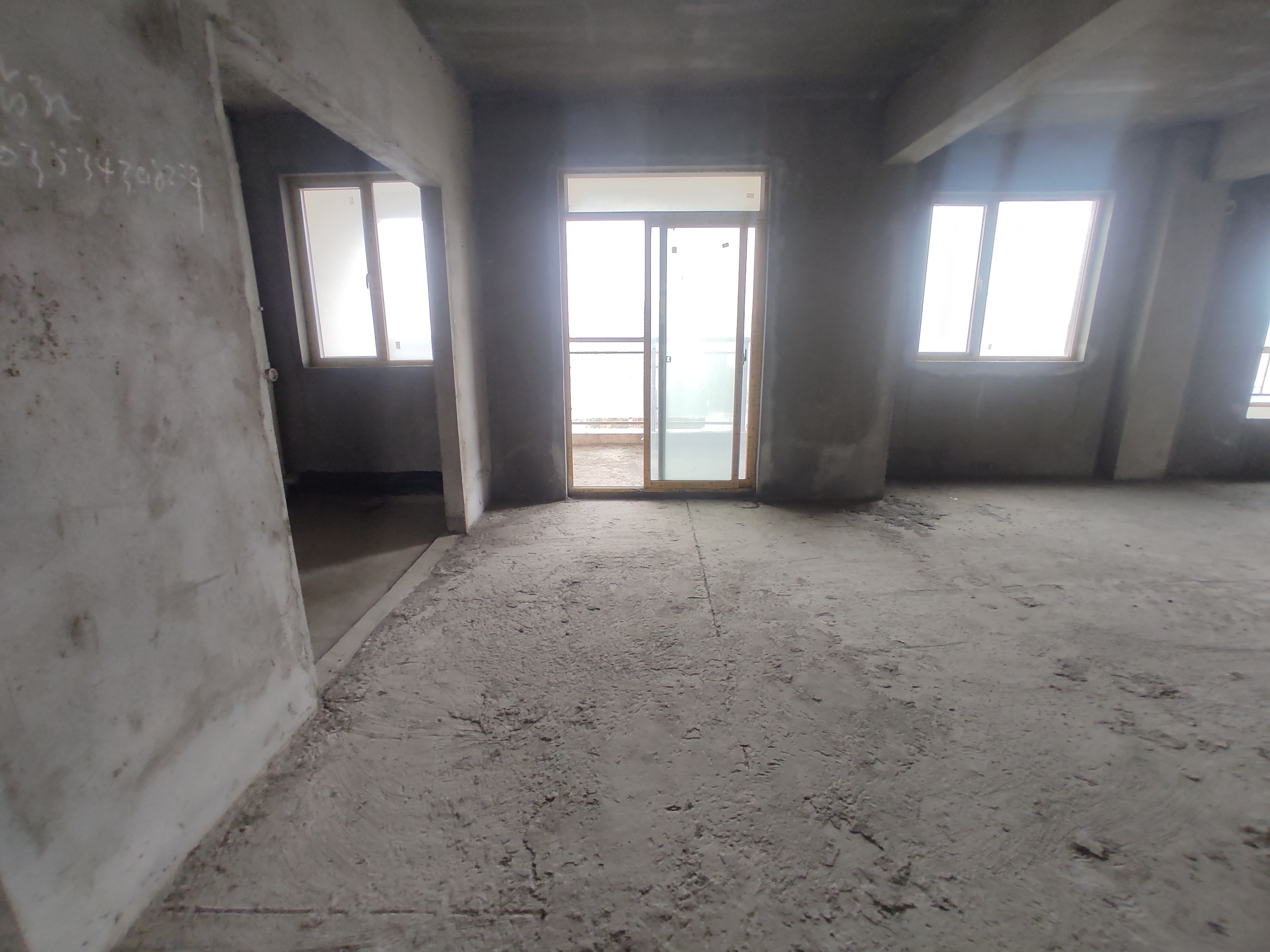 紫金城.精装三房南北通透.证件满二.看房方便