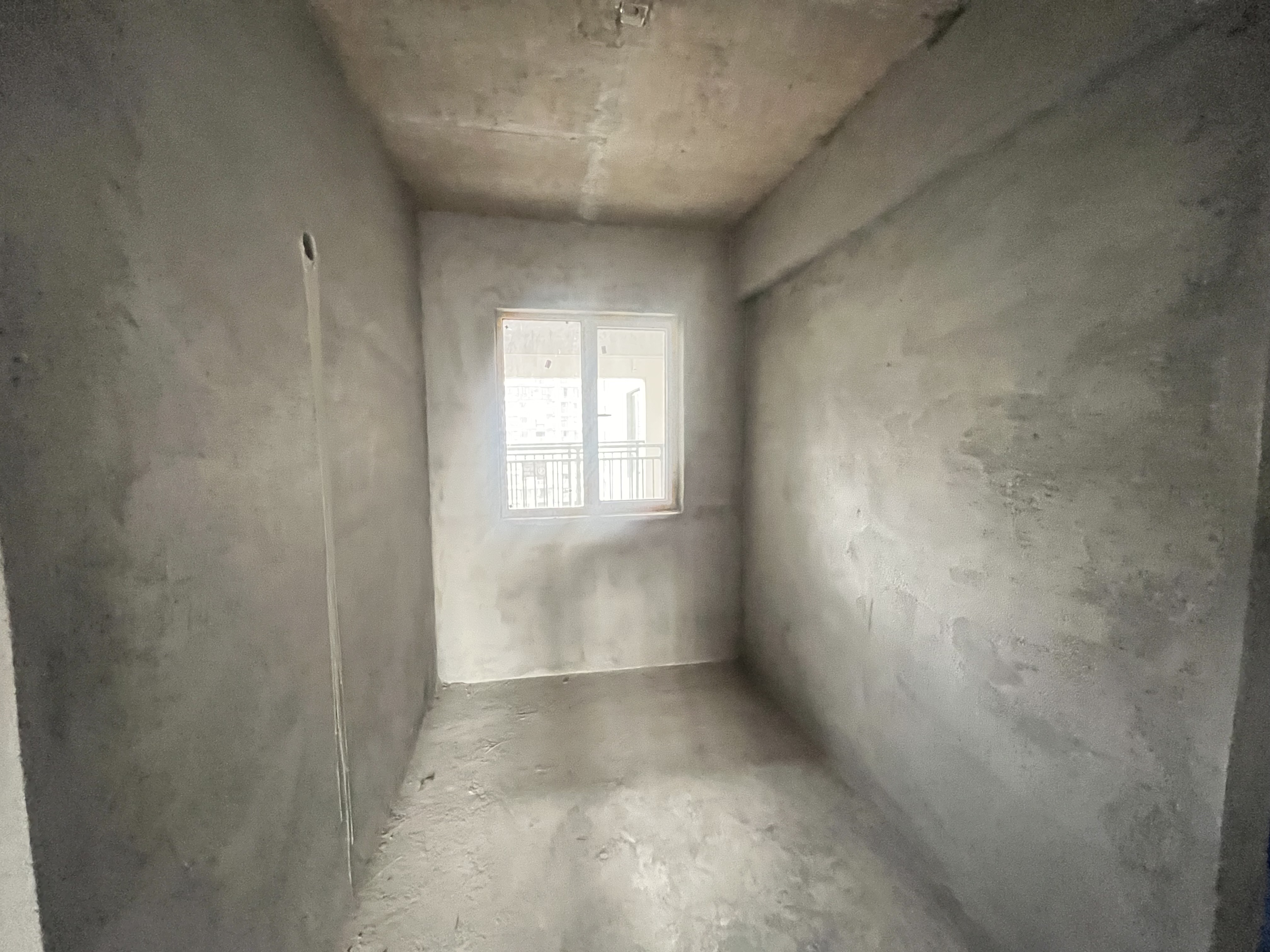 蓝天白云毛坯三房小区人车分流.看房方便