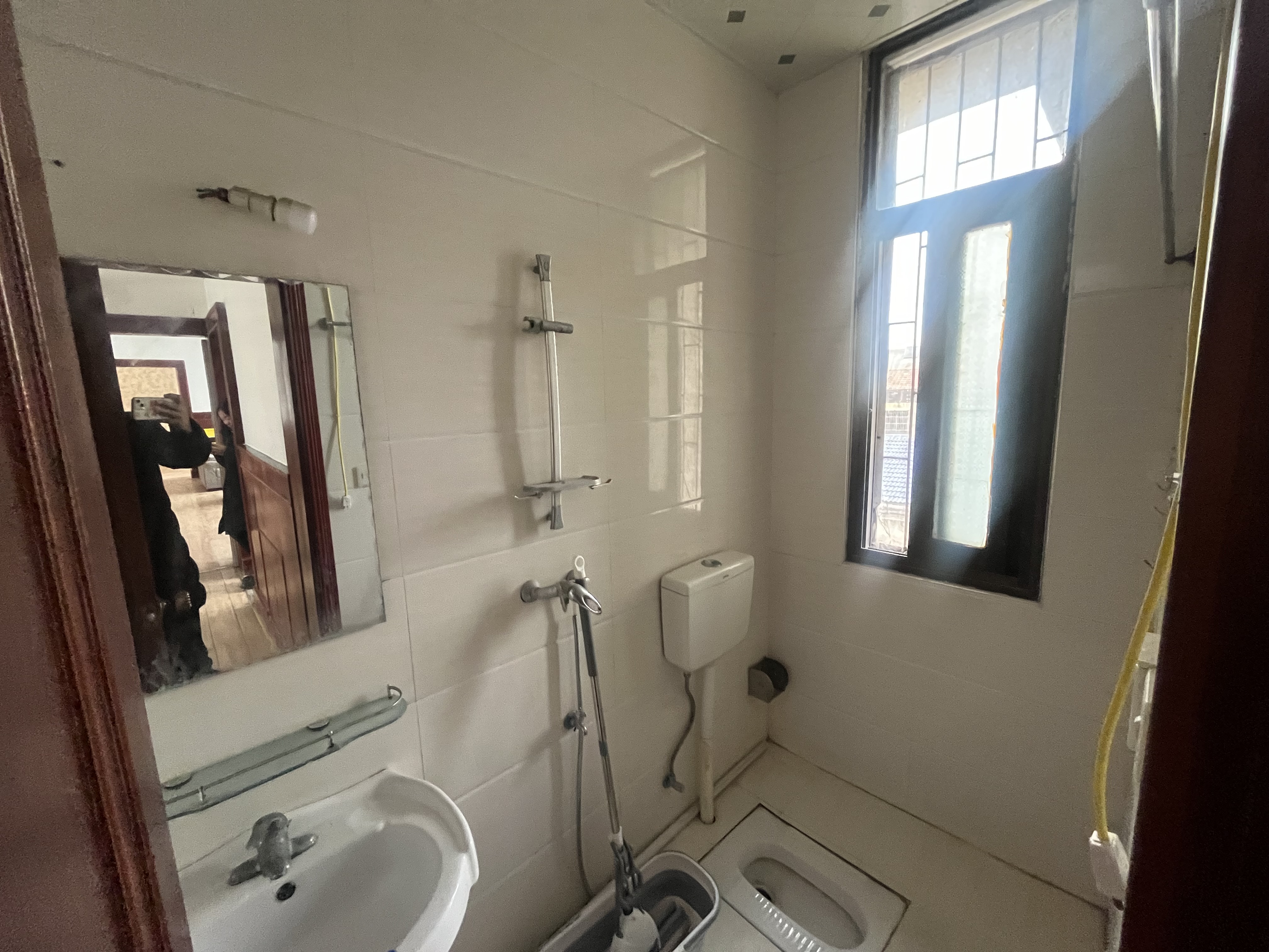 武商旁仙下河边物质局宿舍带地下室精装修三房两厅步梯好楼层看房方便