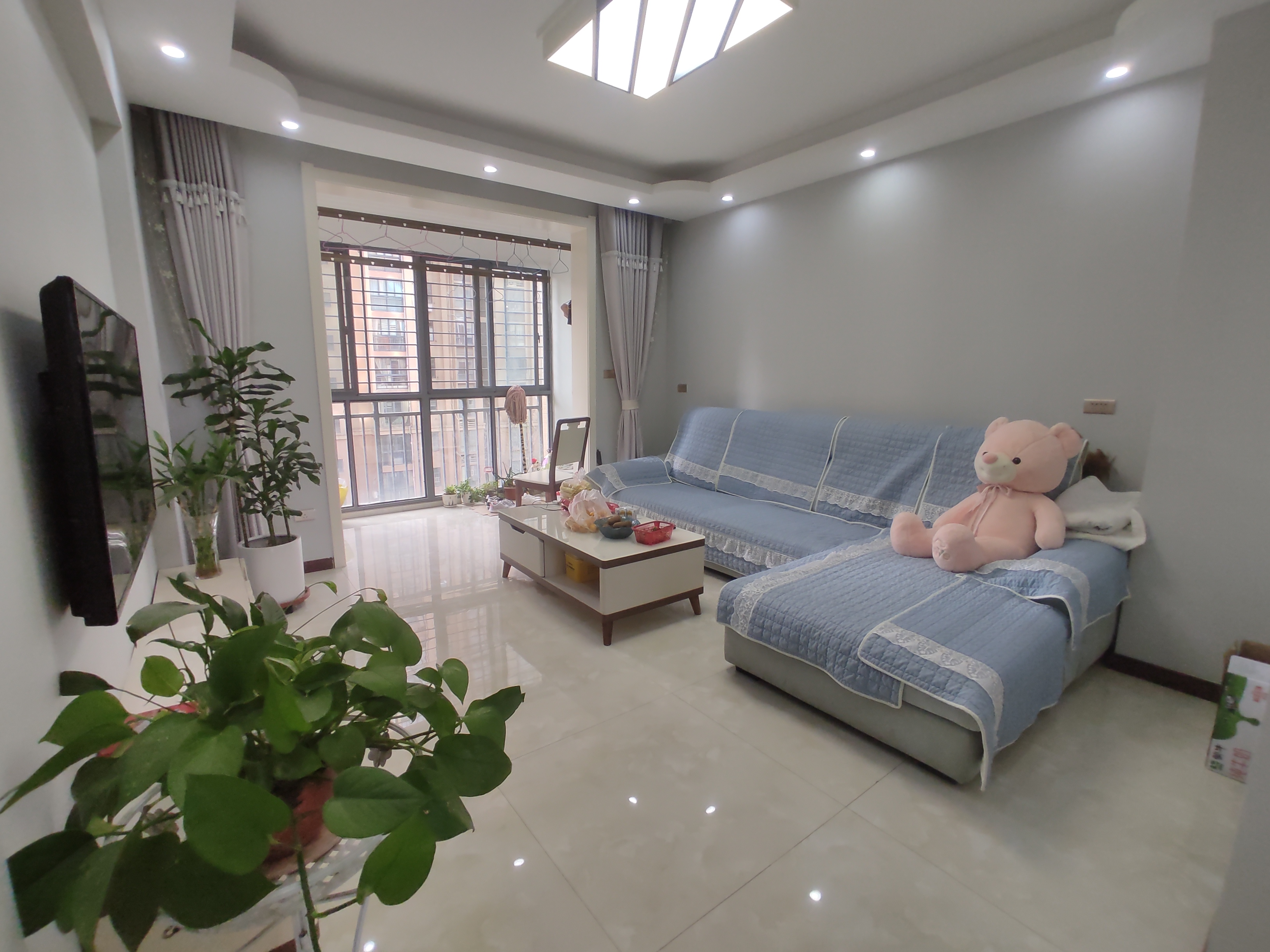 时代天骄.精装大两房.房子只装了这两年.证件在手过户方便.满二.看房方便