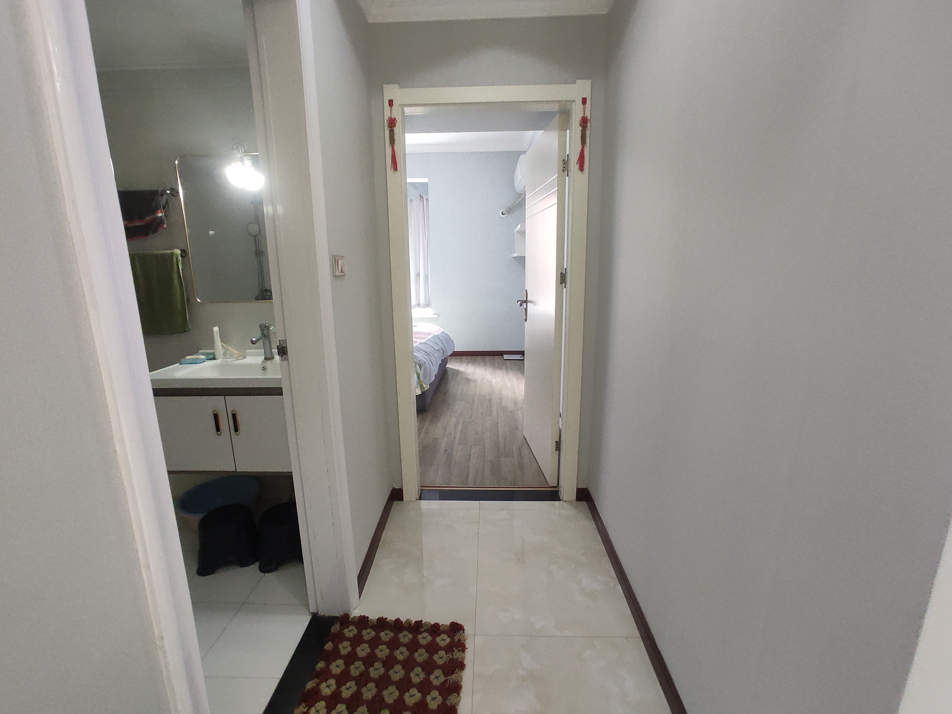 时代天骄.精装大两房.房子只装了这两年.证件在手过户方便.满二.看房方便