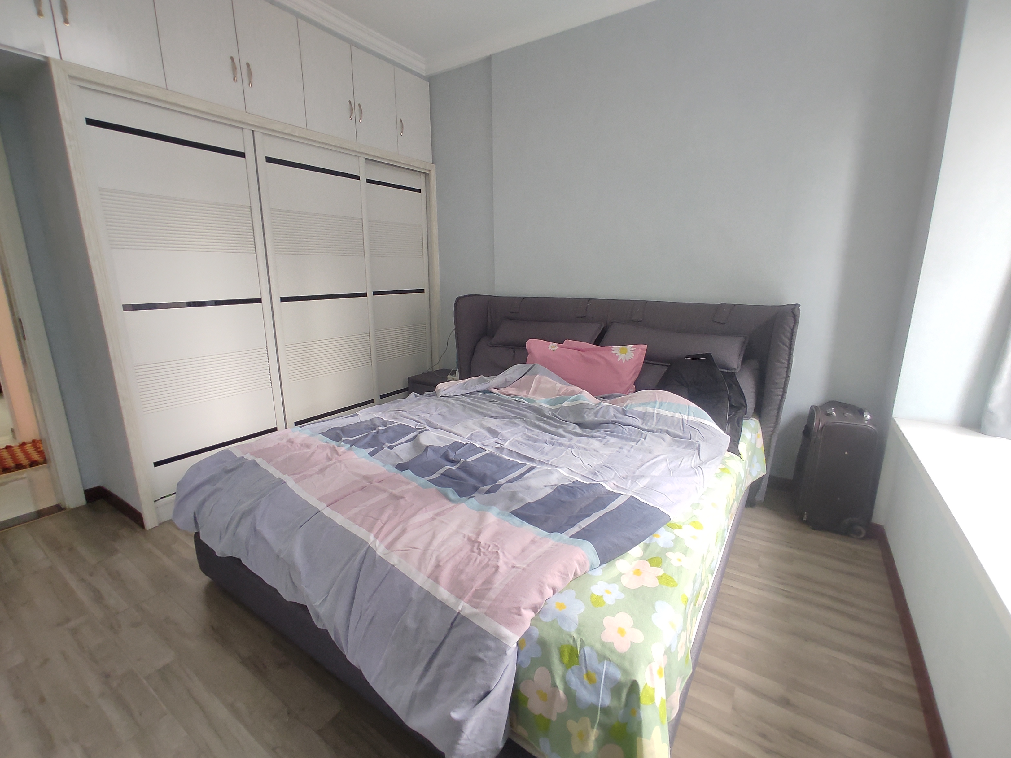 时代天骄.精装大两房.房子只装了这两年.证件在手过户方便.满二.看房方便