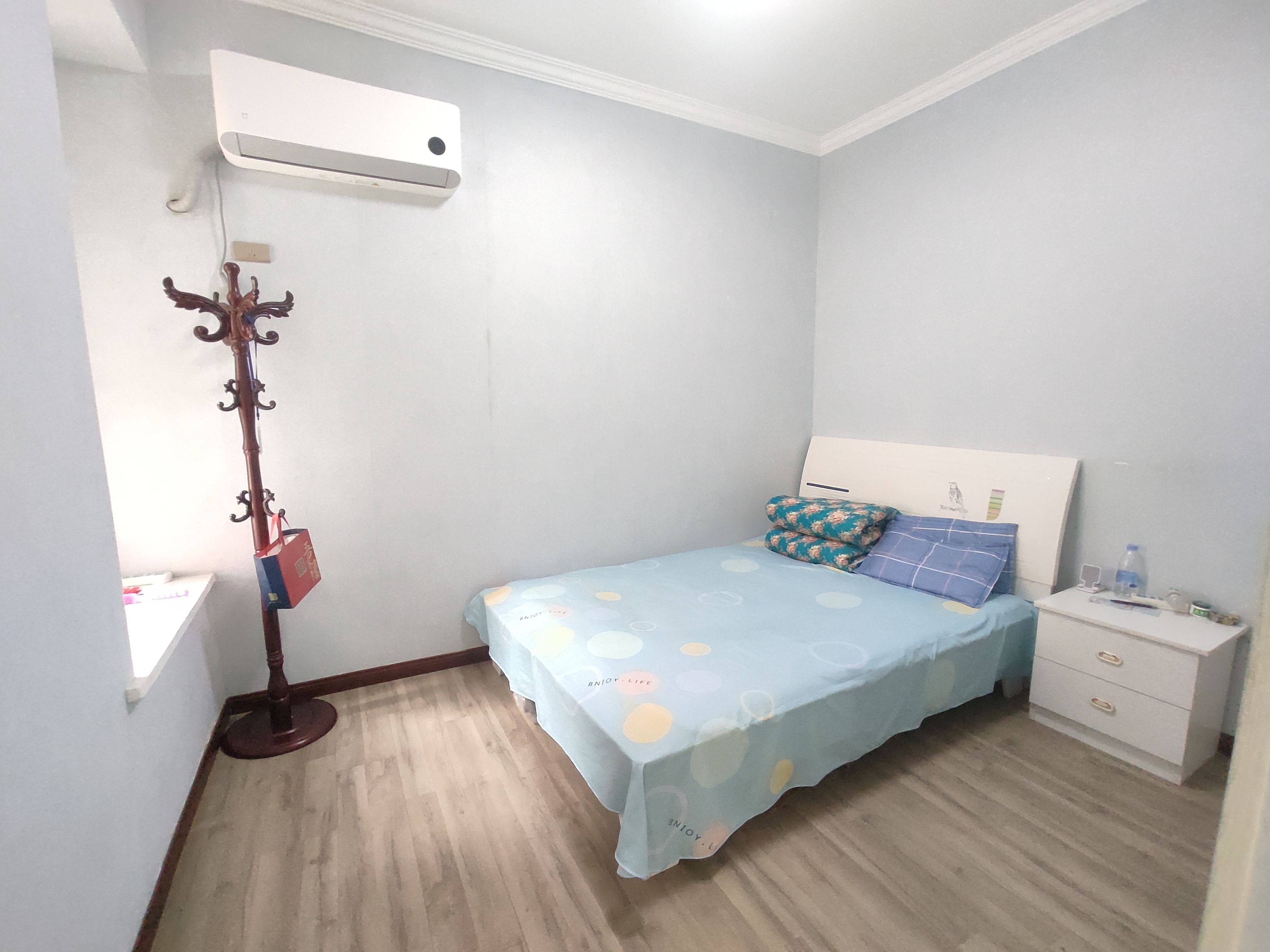 时代天骄.精装大两房.房子只装了这两年.证件在手过户方便.满二.看房方便