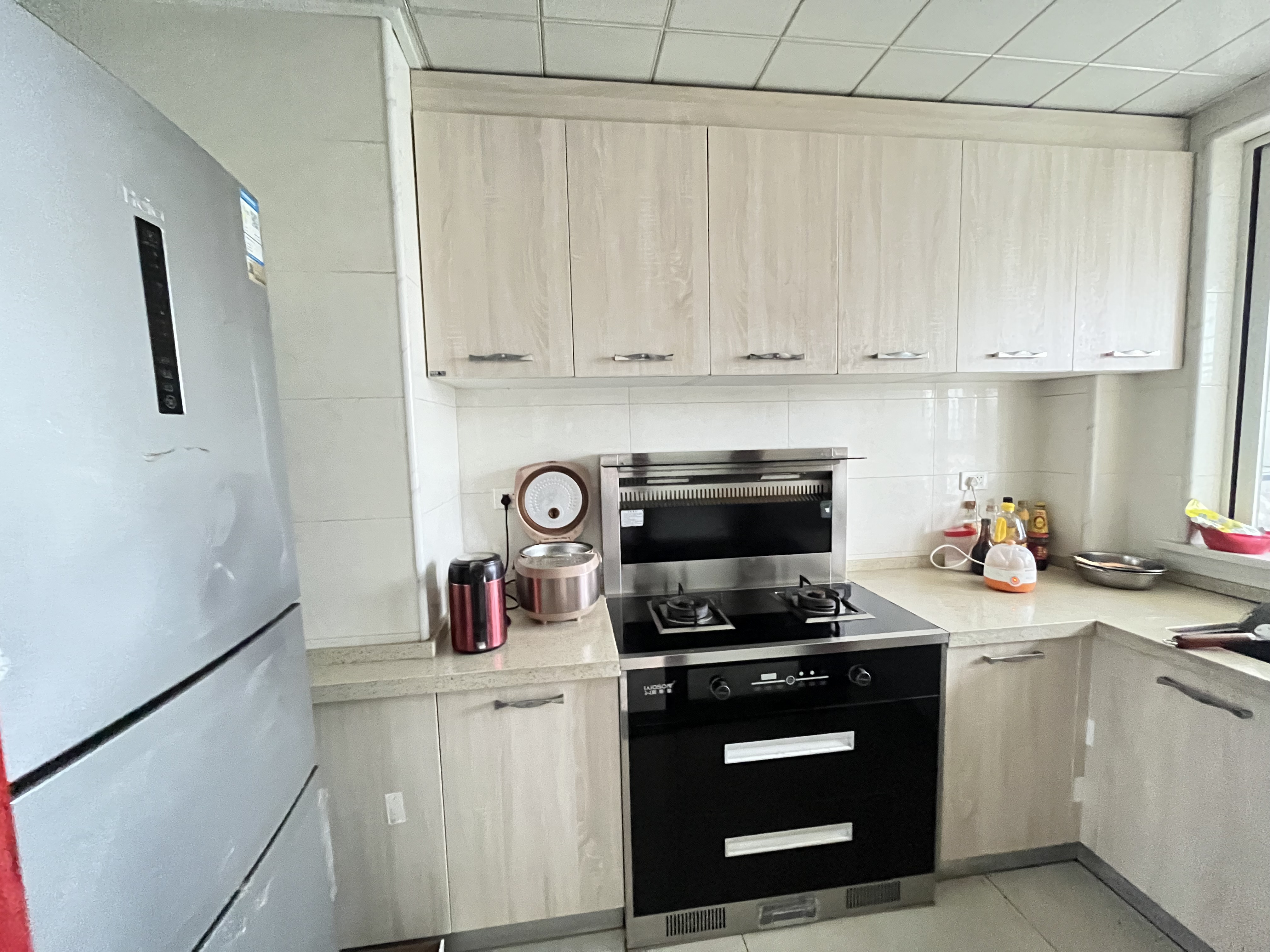 紫金城.精装三房两卫.出门就是學笑.证件满二.看房方便