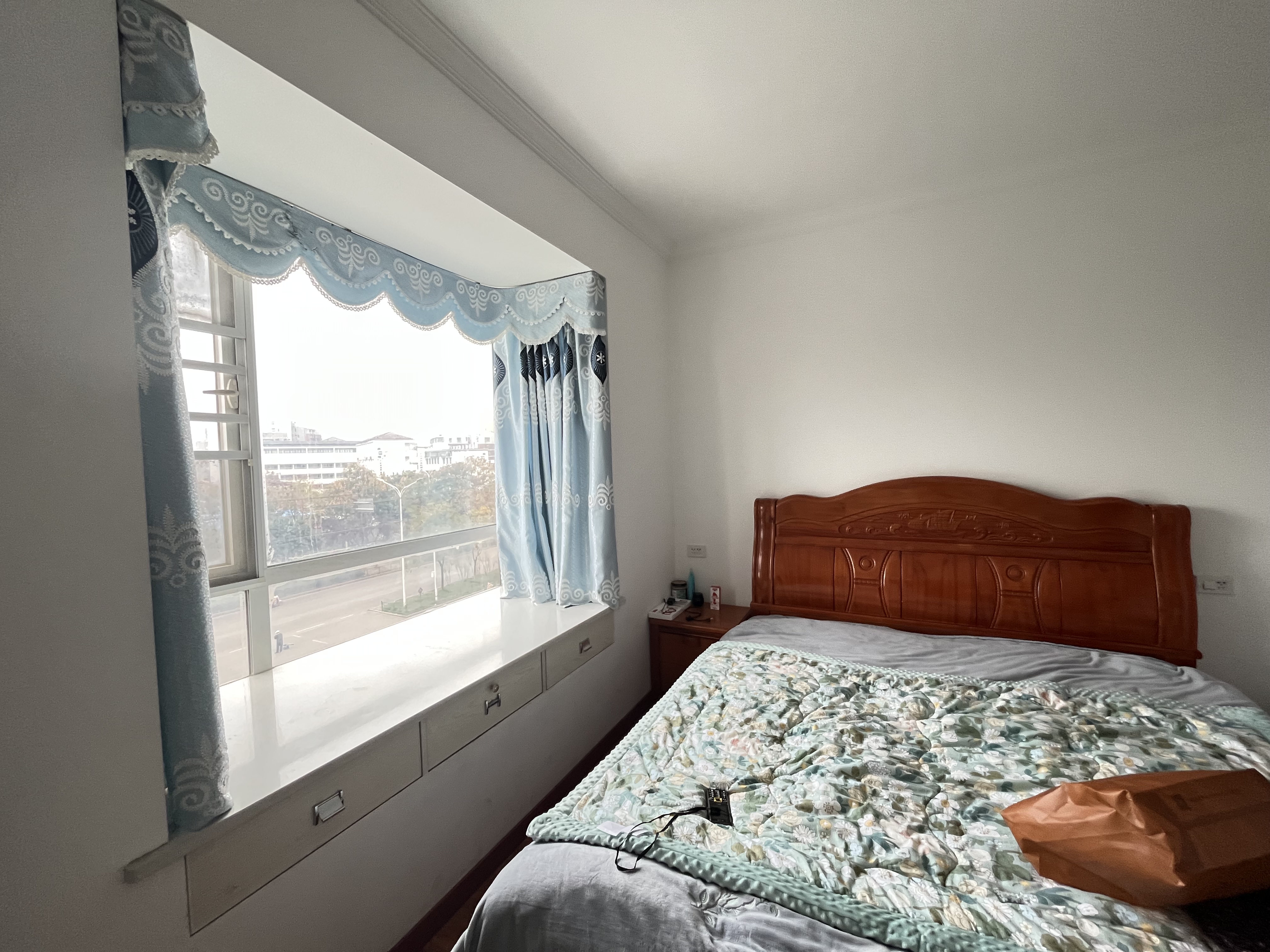 紫金城.精装三房两卫.出门就是學笑.证件满二.看房方便