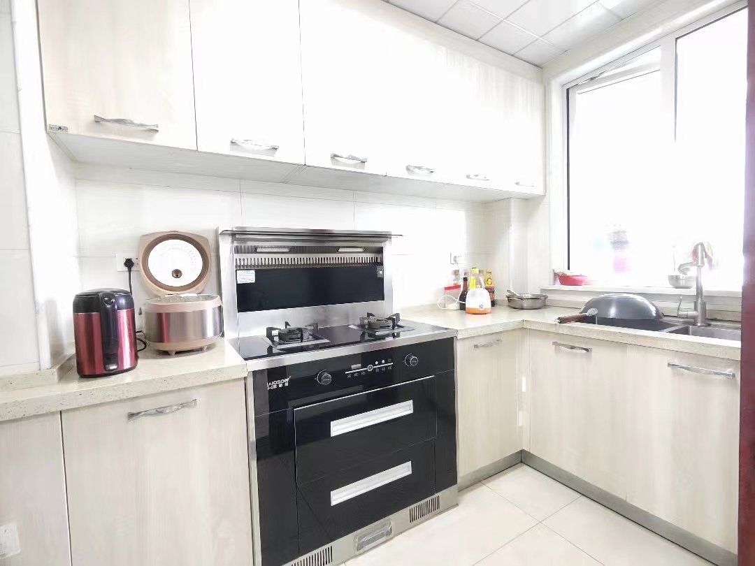 紫金城.精装三房两卫.出门就是學笑.证件满二.看房方便