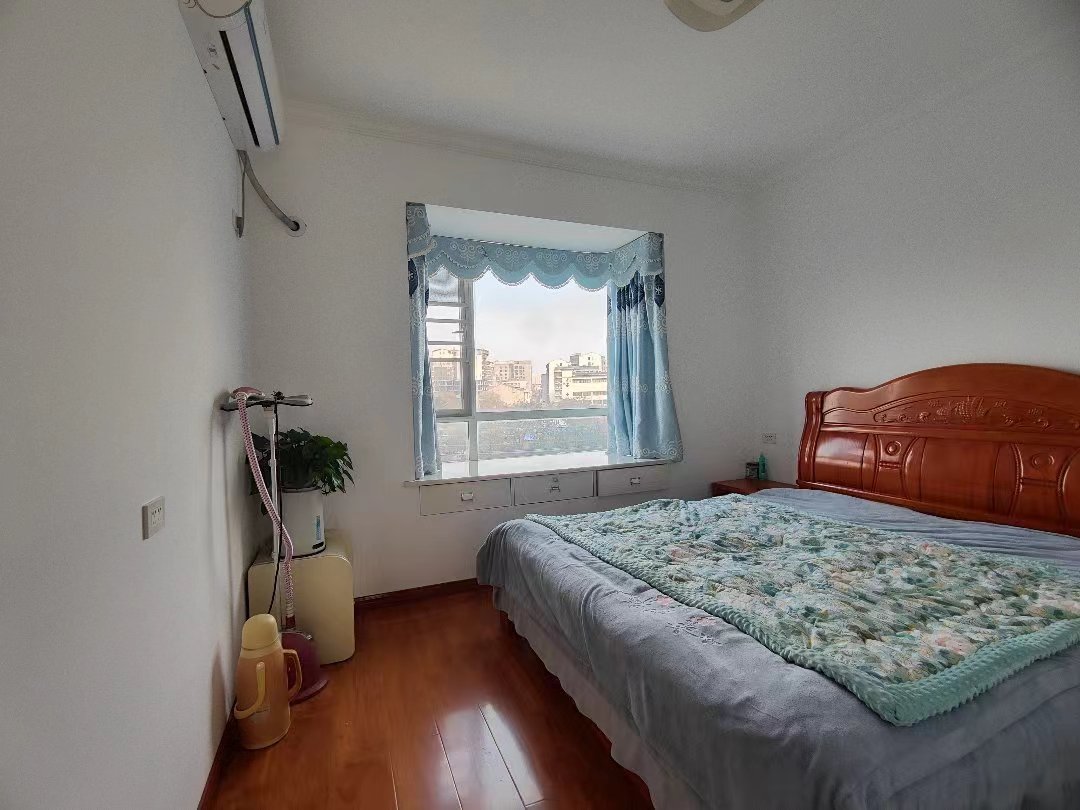 紫金城.精装三房两卫.出门就是學笑.证件满二.看房方便