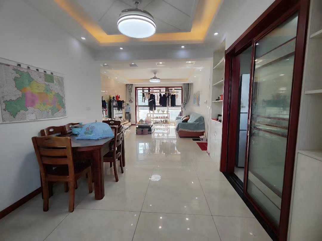 紫金城.精装三房两卫.出门就是學笑.证件满二.看房方便