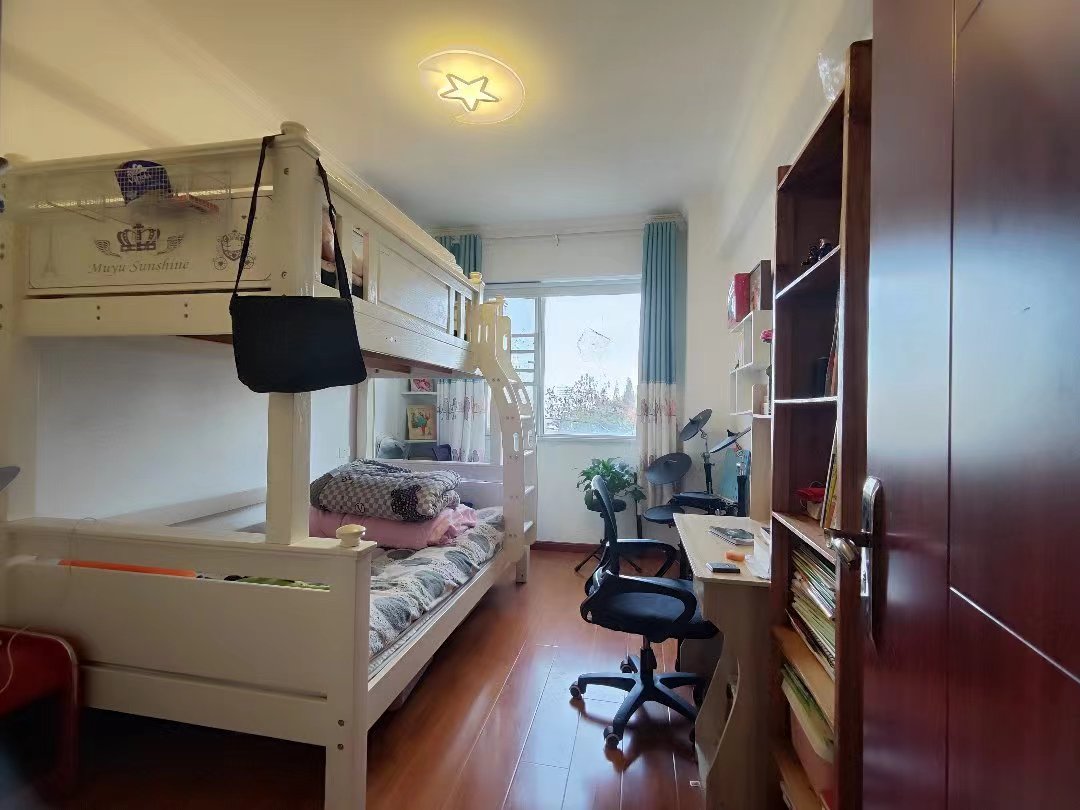 紫金城.精装三房两卫.出门就是學笑.证件满二.看房方便