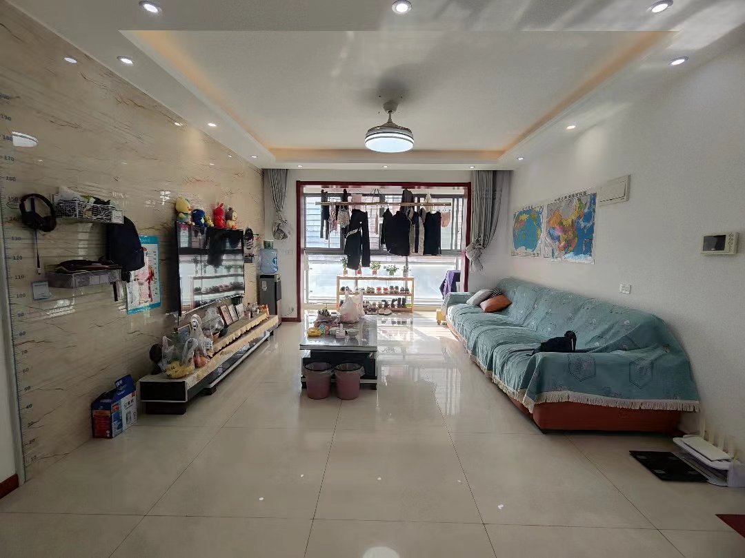 紫金城.精装三房两卫.出门就是學笑.证件满二.看房方便