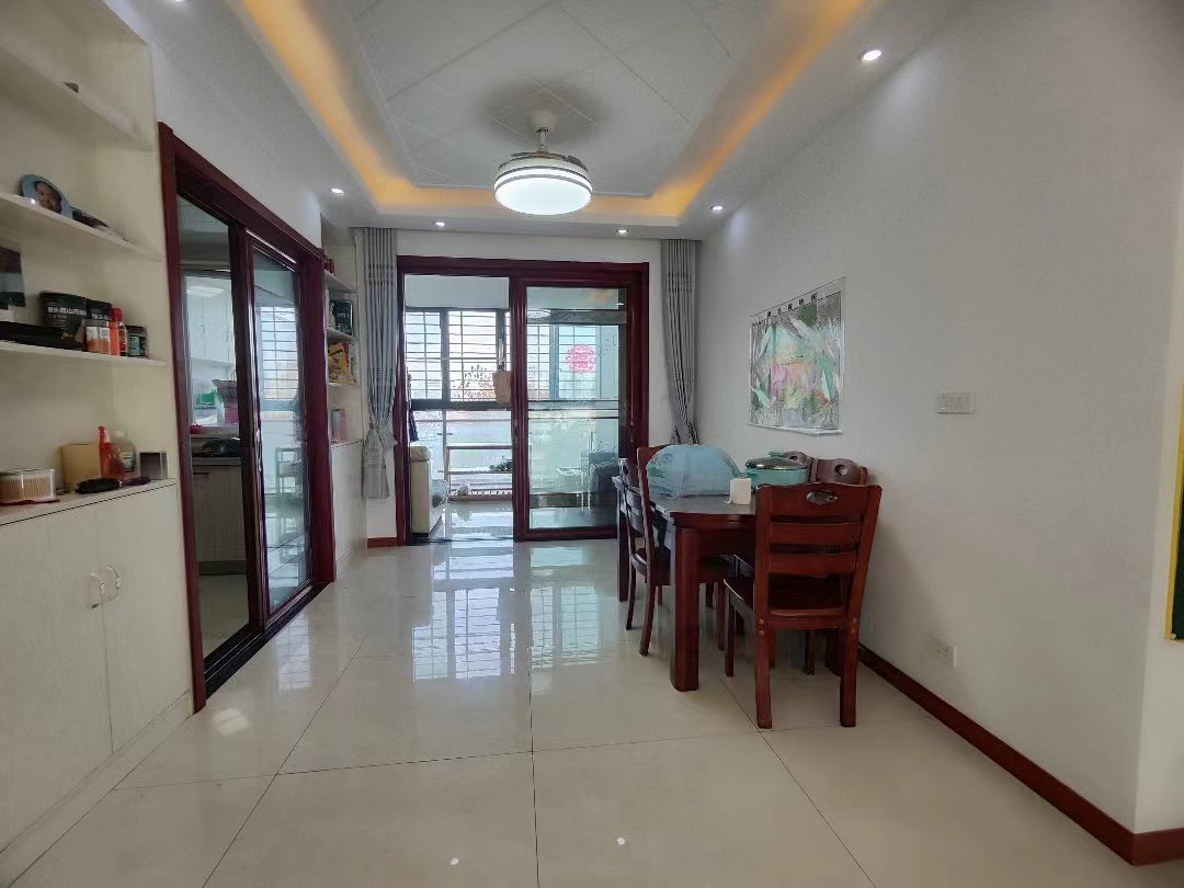 紫金城.精装三房两卫.出门就是學笑.证件满二.看房方便