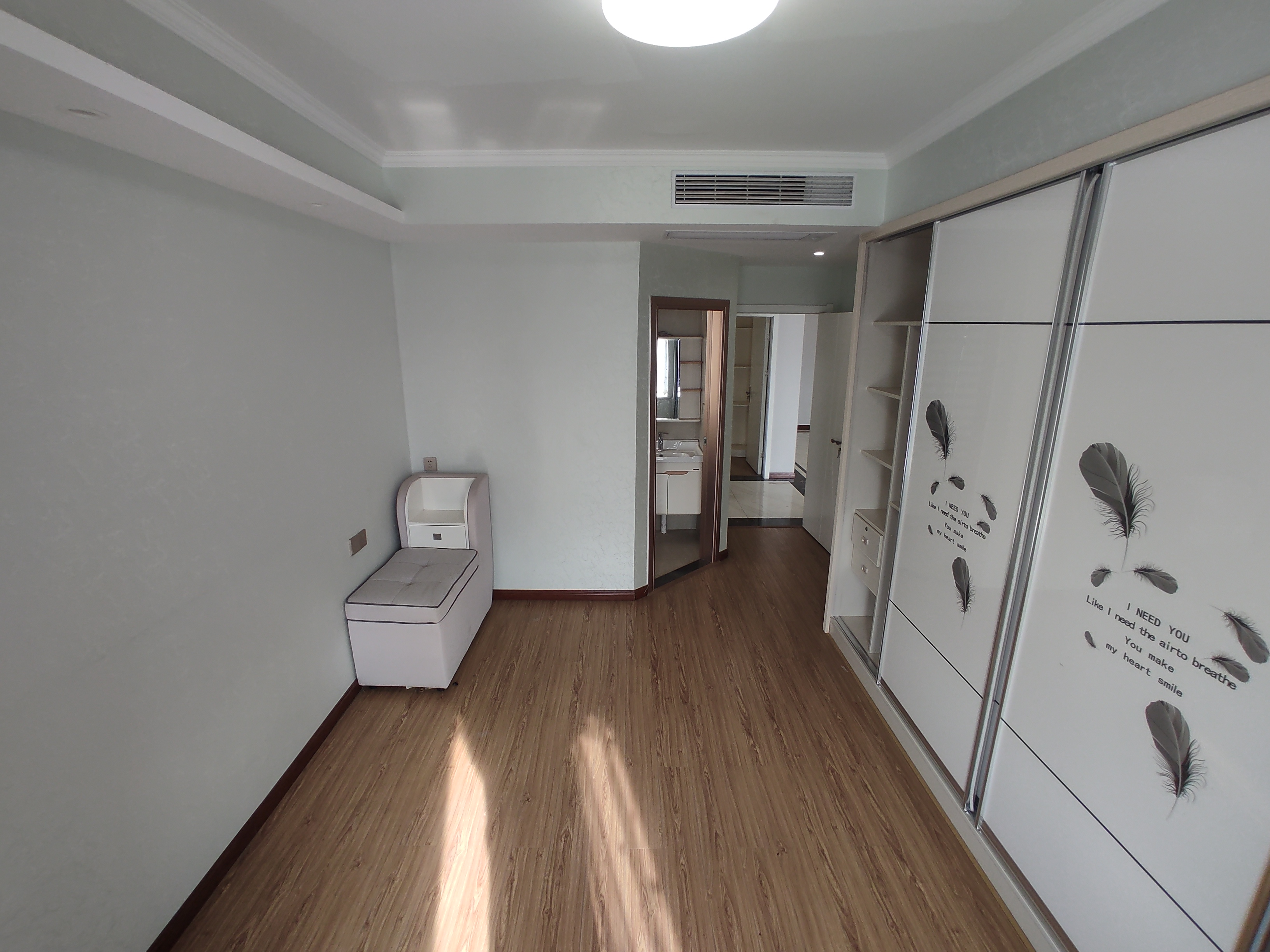 财源盛景.精装三房两卫.房子成色新.买房送车位.证件满二.看房方便