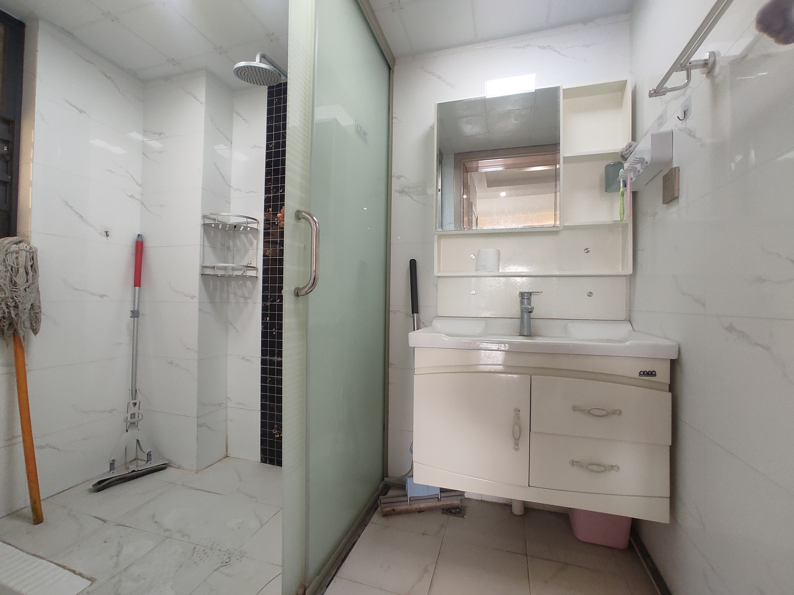 财源盛景.精装三房两卫.房子成色新.买房送车位.证件满二.看房方便