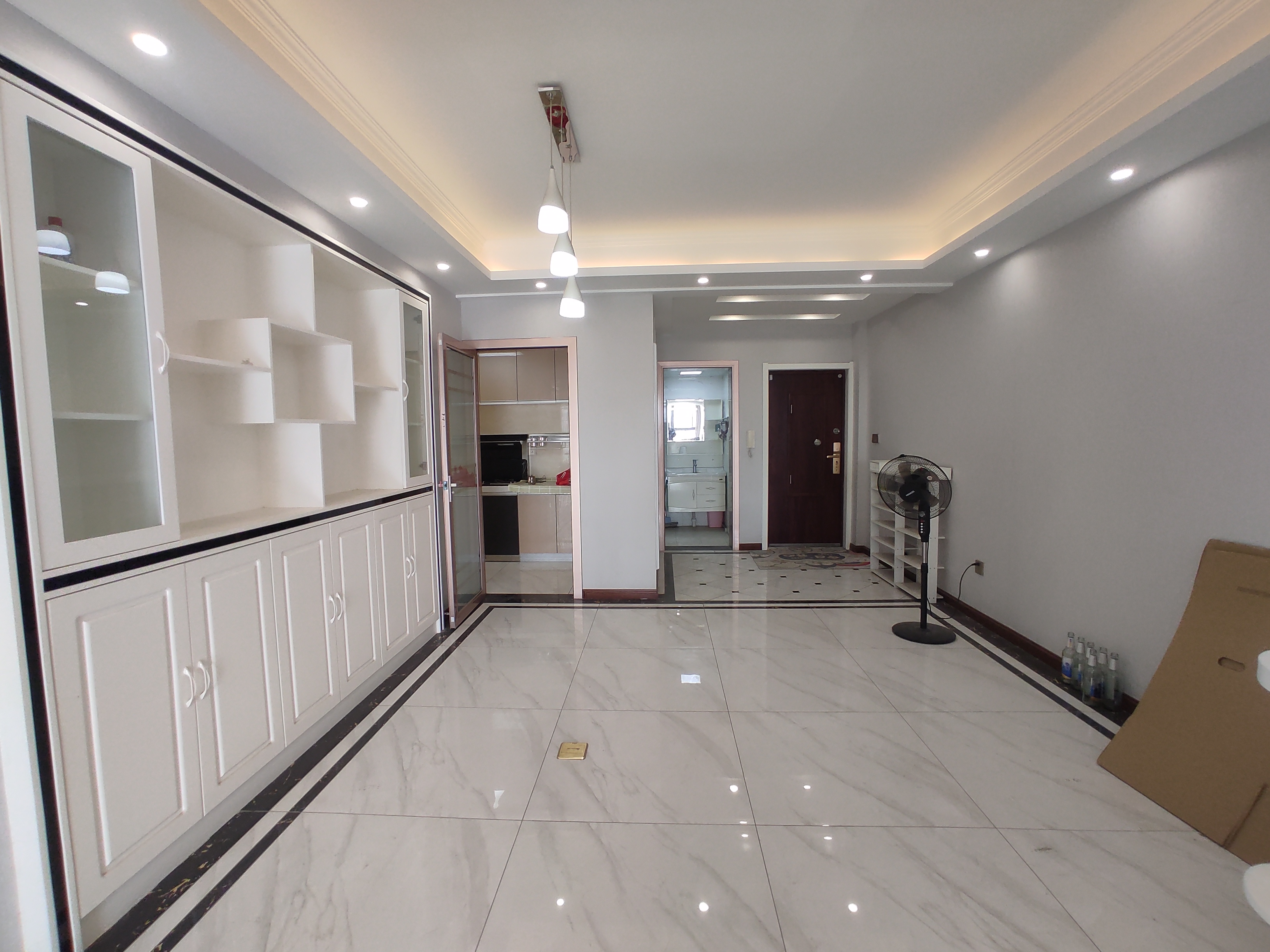 财源盛景.精装三房两卫.房子成色新.买房送车位.证件满二.看房方便