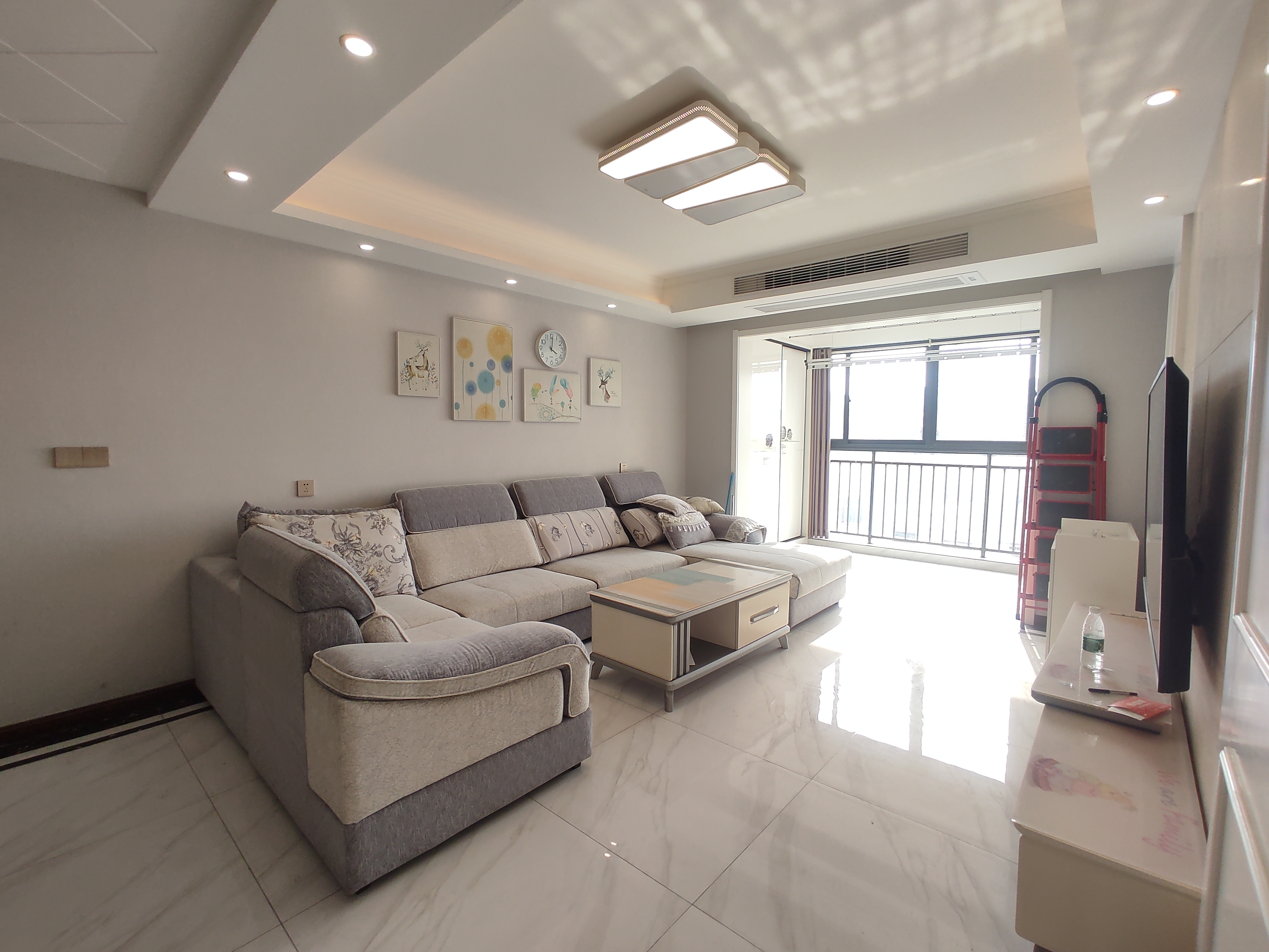 财源盛景.精装三房两卫.房子成色新.买房送车位.证件满二.看房方便