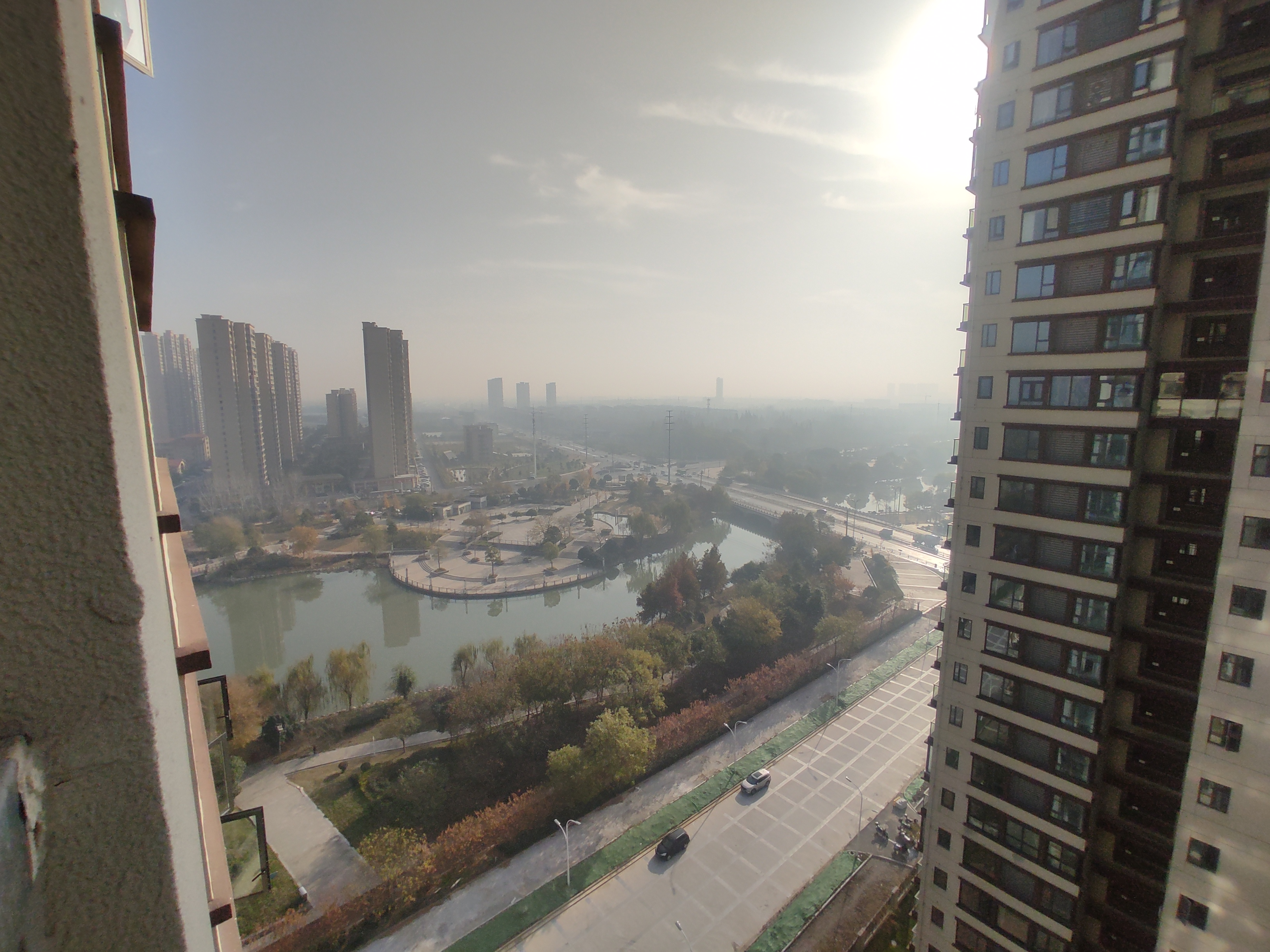 蓝天白云.毛坯三房.四开间朝南.可一手更名.看房方便