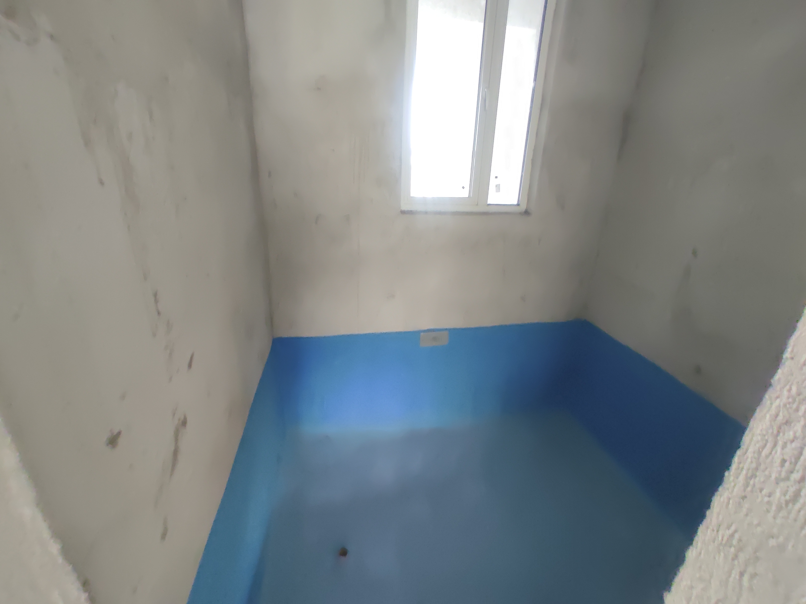 蓝天白云.毛坯三房.四开间朝南.可一手更名.看房方便