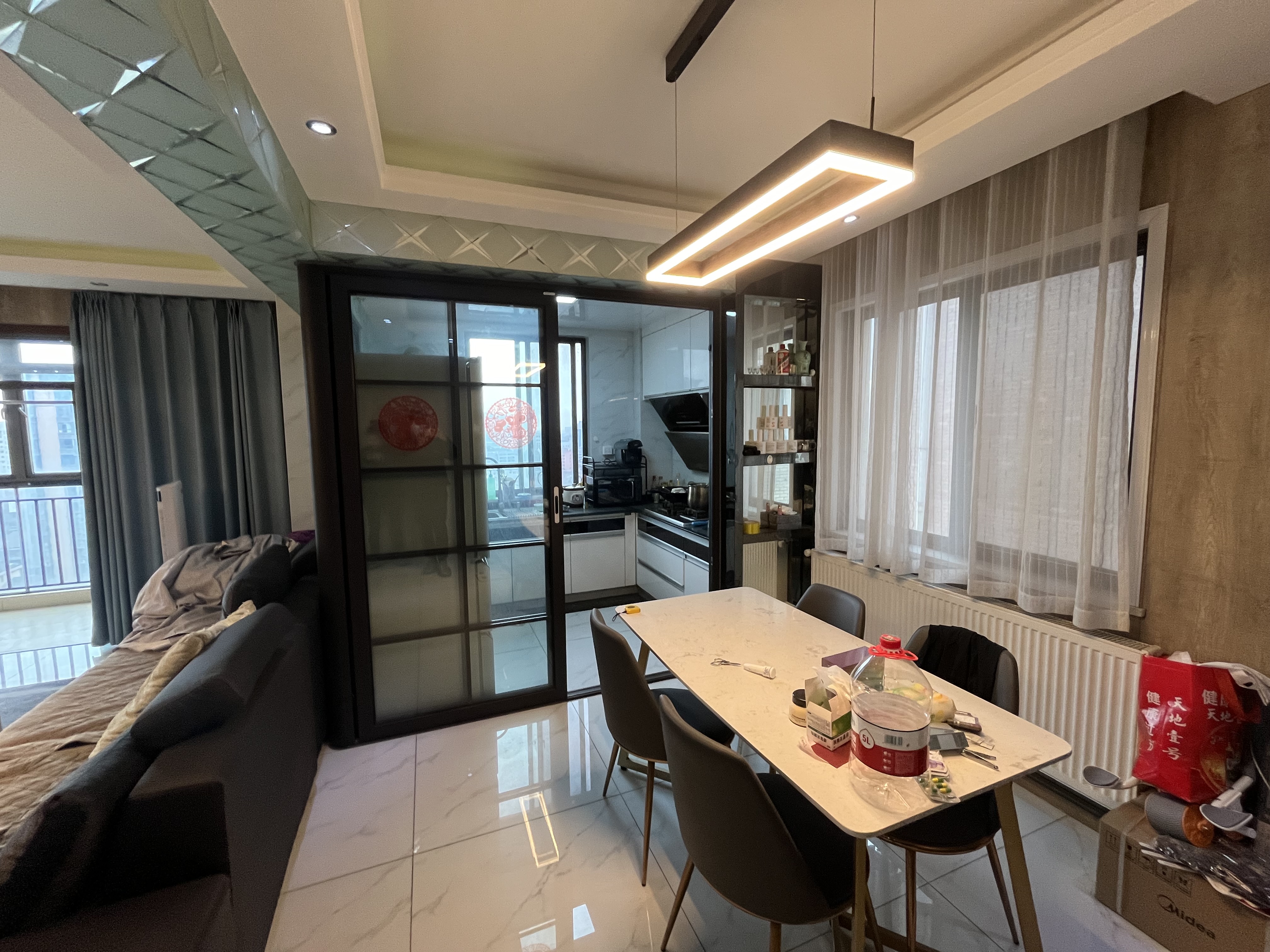 金城花园.精装三房全屋暖气片.小区环境好.价格可小刀.看房方便