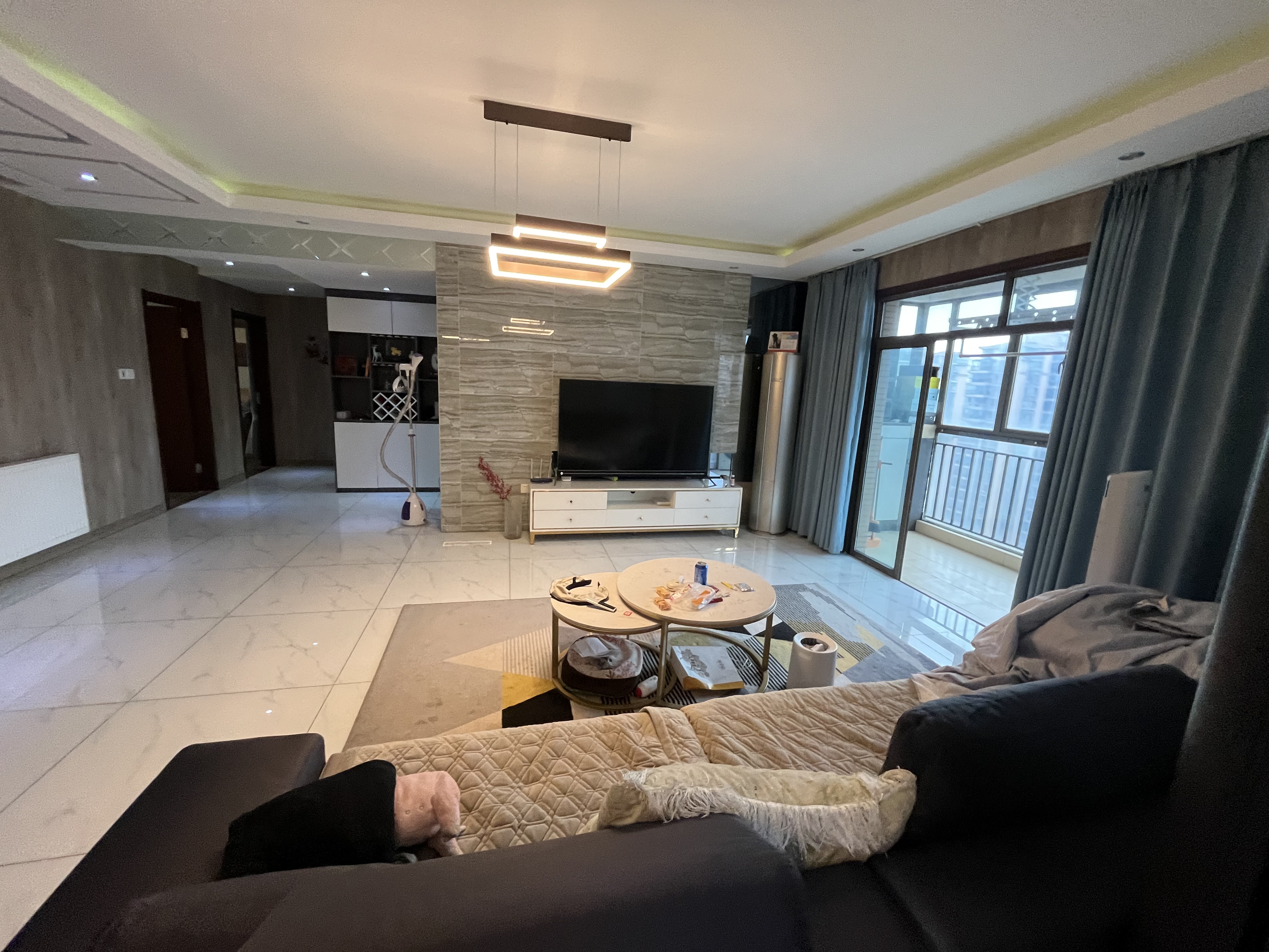 金城花园.精装三房全屋暖气片.小区环境好.价格可小刀.看房方便