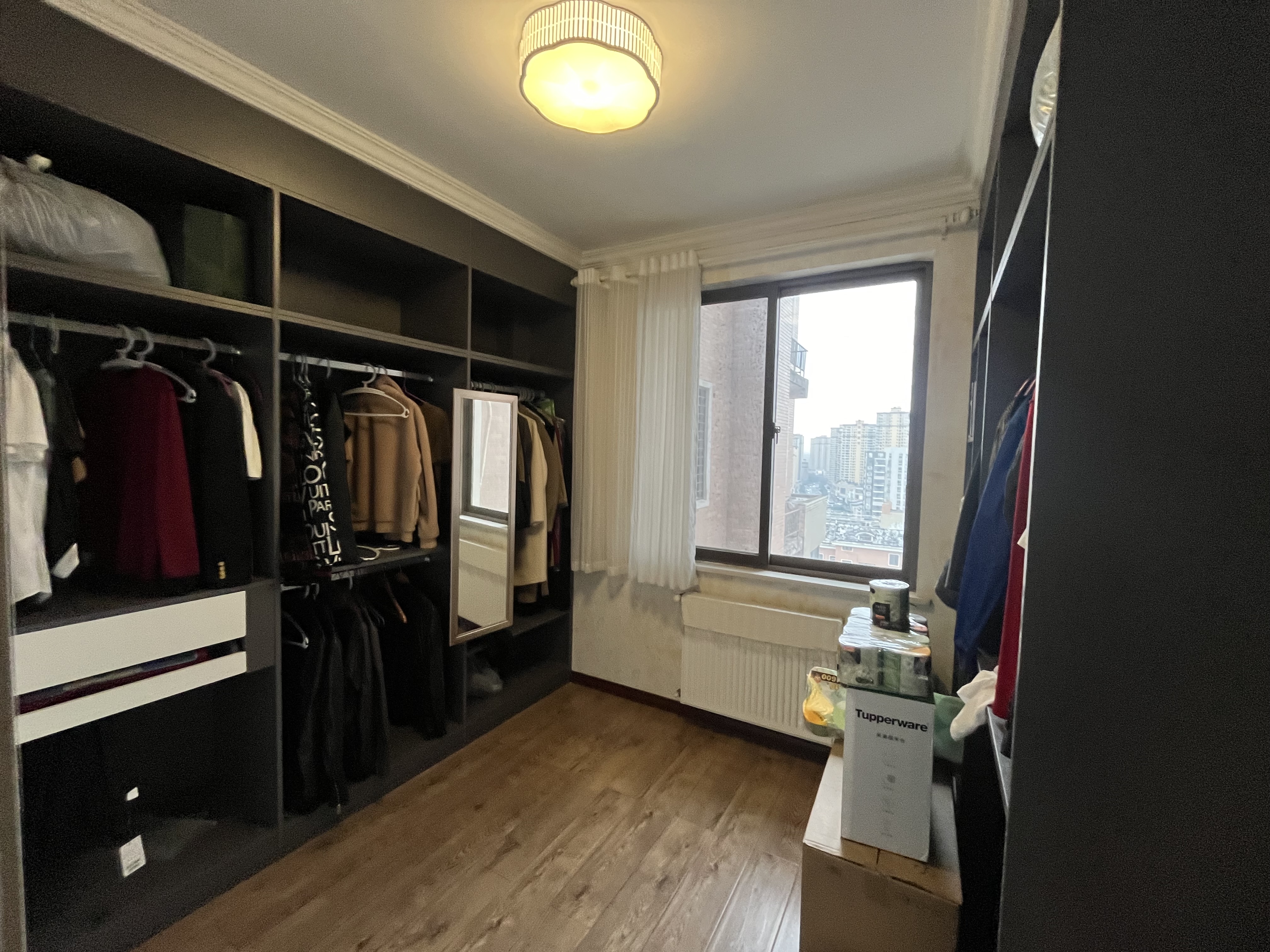 金城花园.精装三房全屋暖气片.小区环境好.价格可小刀.看房方便