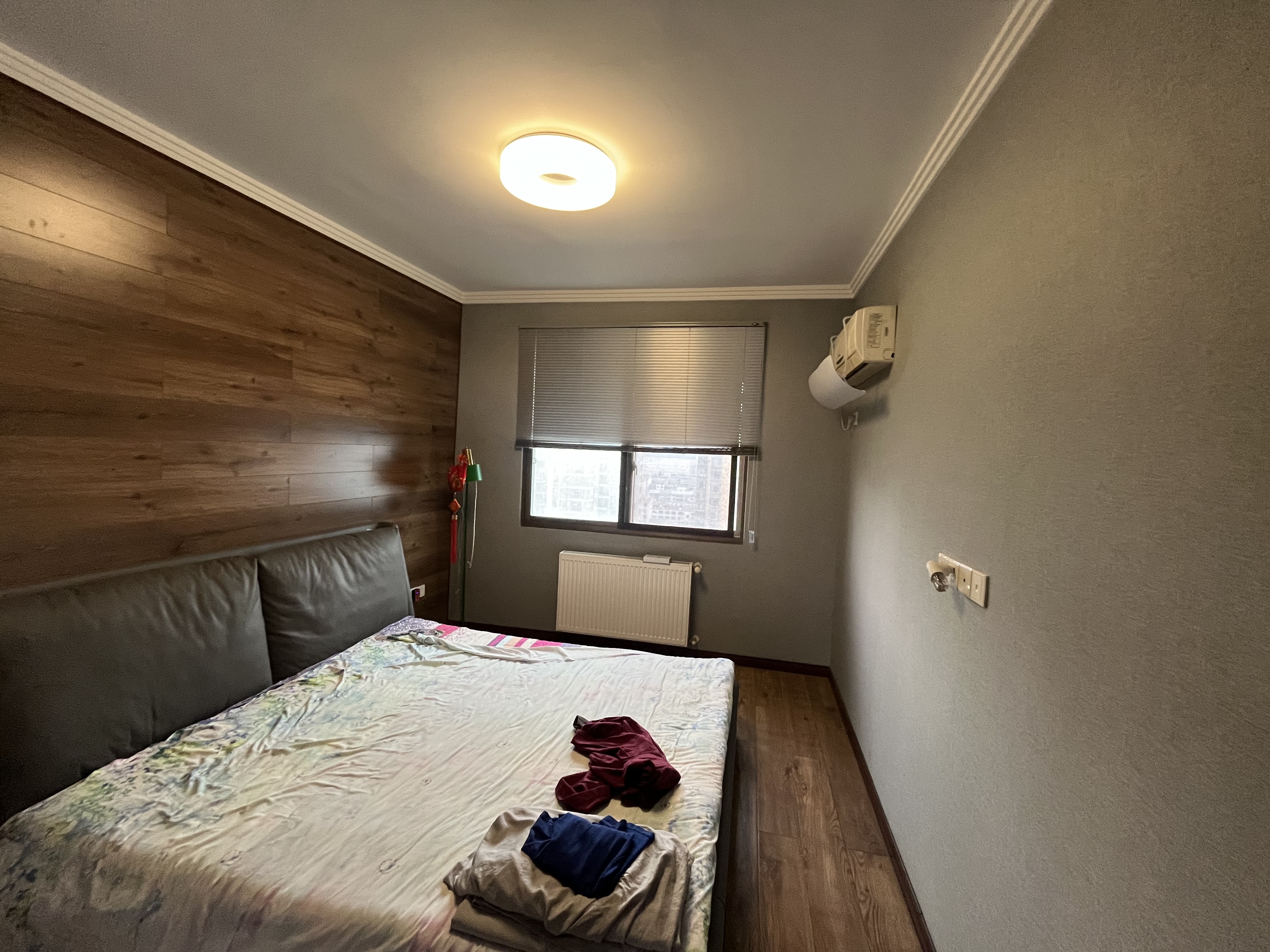 金城花园.精装三房全屋暖气片.小区环境好.价格可小刀.看房方便