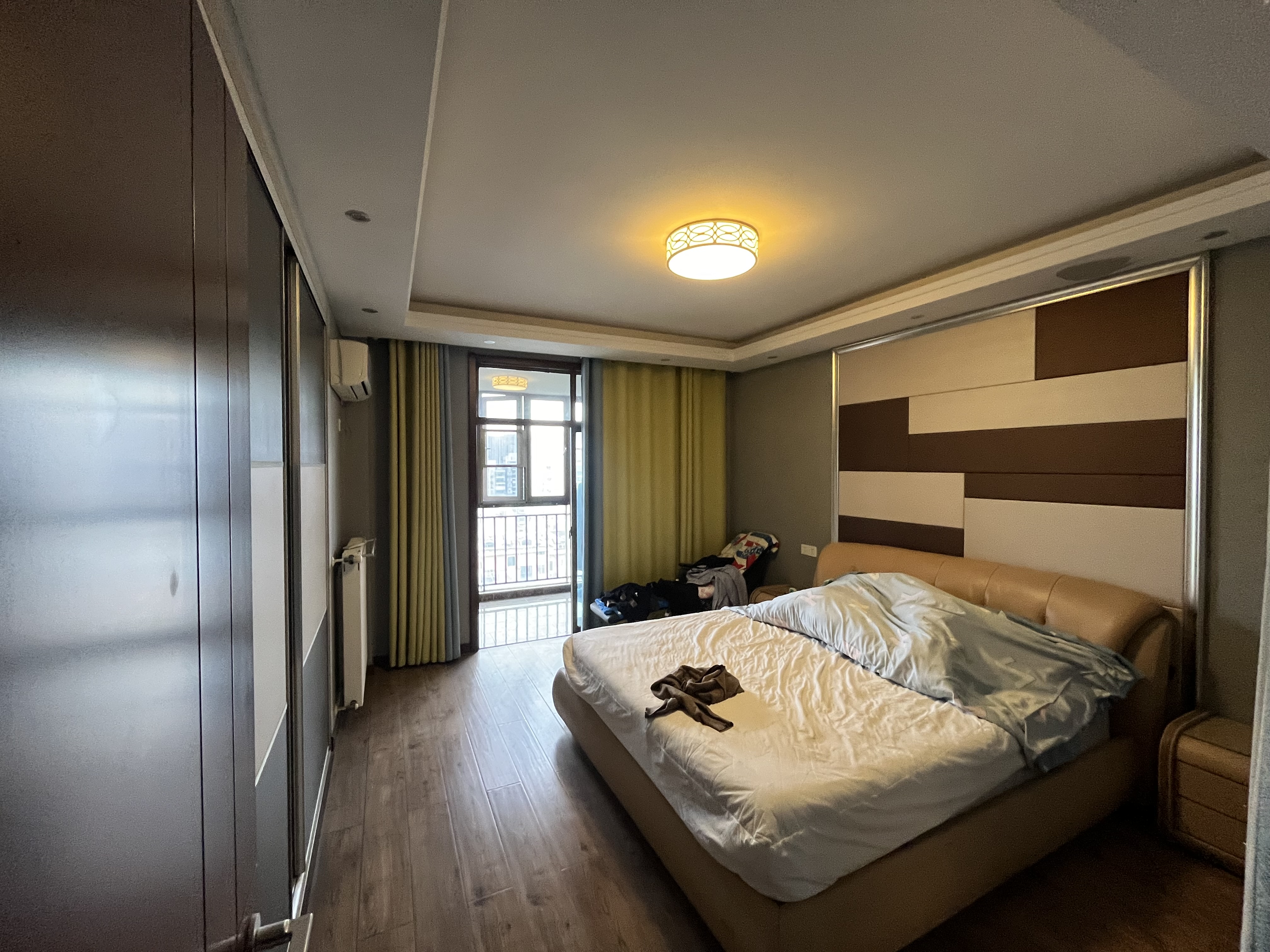 金城花园.精装三房全屋暖气片.小区环境好.价格可小刀.看房方便