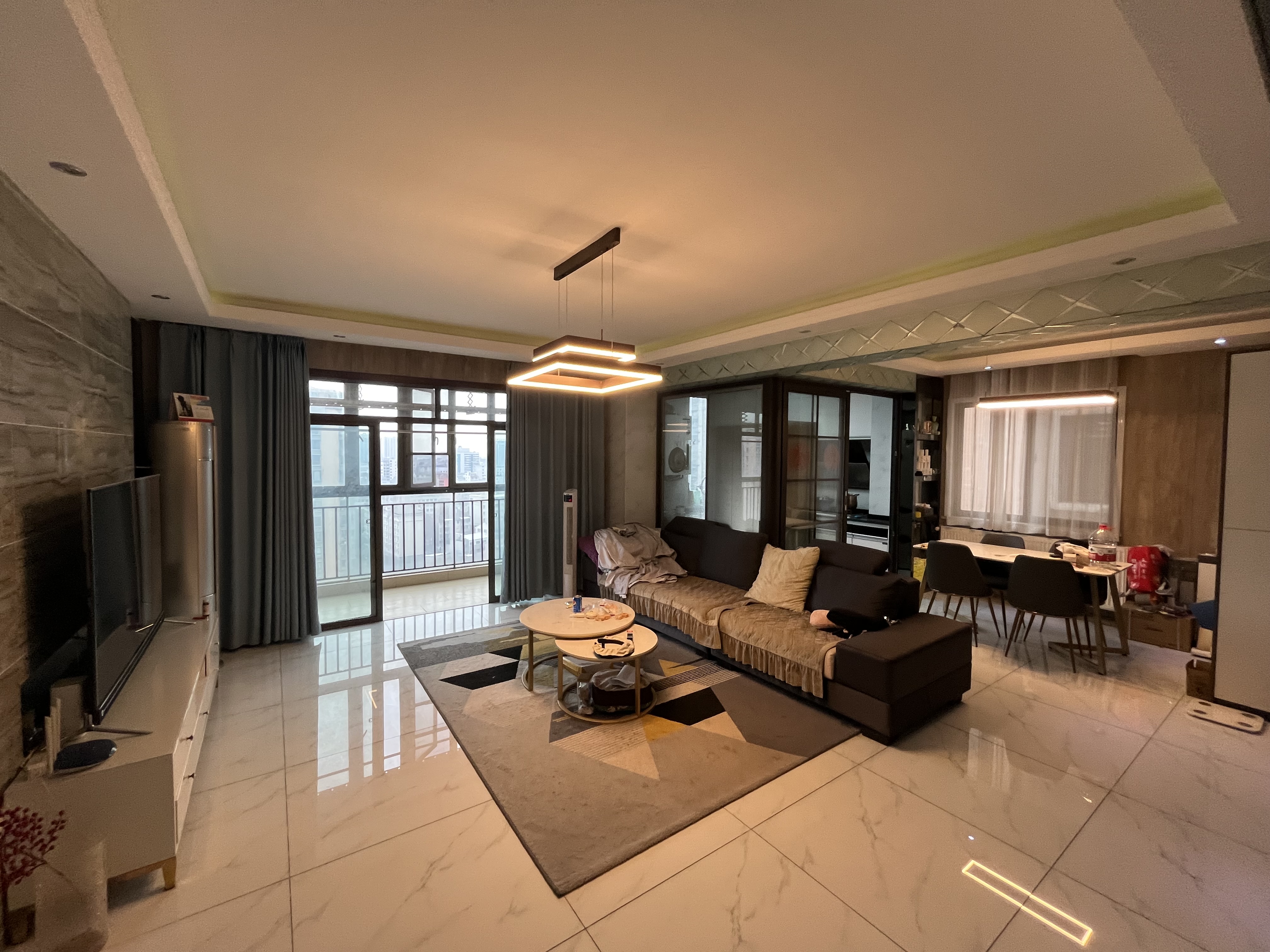 金城花园 .精装三房 全屋暖气片 .小区环境好.价格可小刀.看房方便