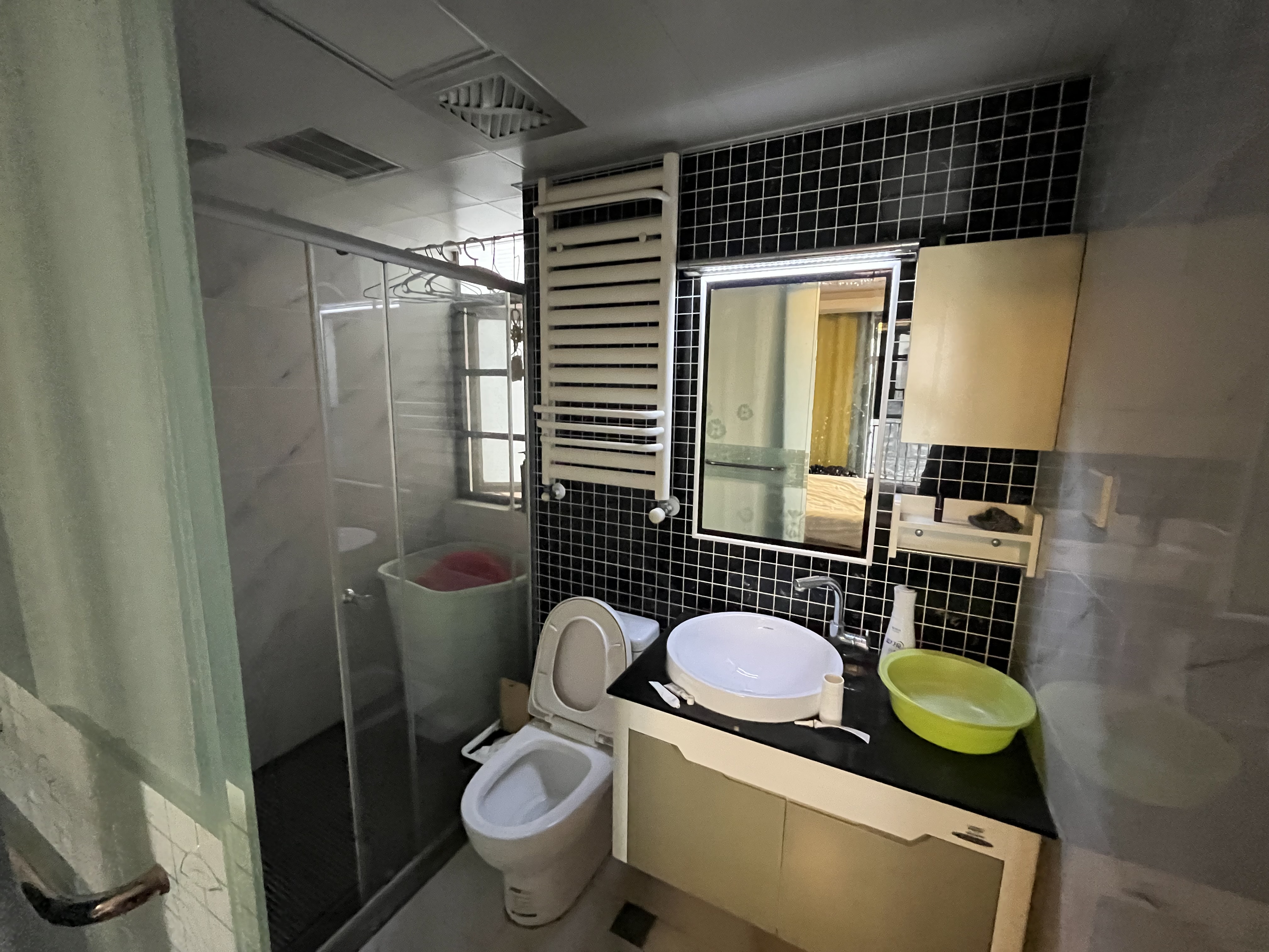 金城花园.精装三房全屋暖气片.小区环境好.价格可小刀.看房方便