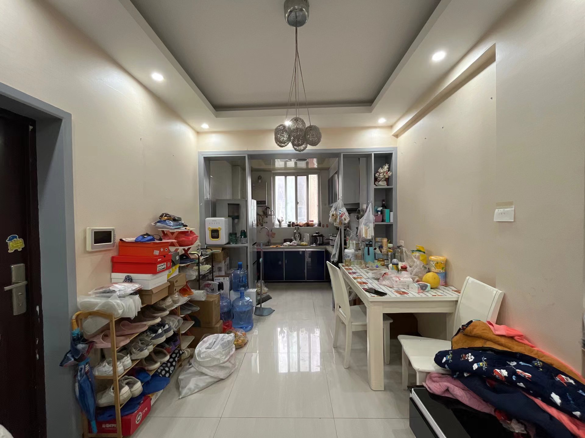 香岸华府精装两房.小区环境好.证件满二.看房方便