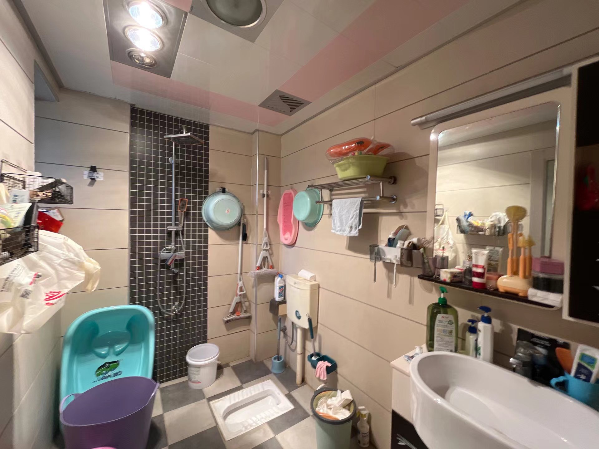 香岸华府精装两房.小区环境好.证件满二.看房方便