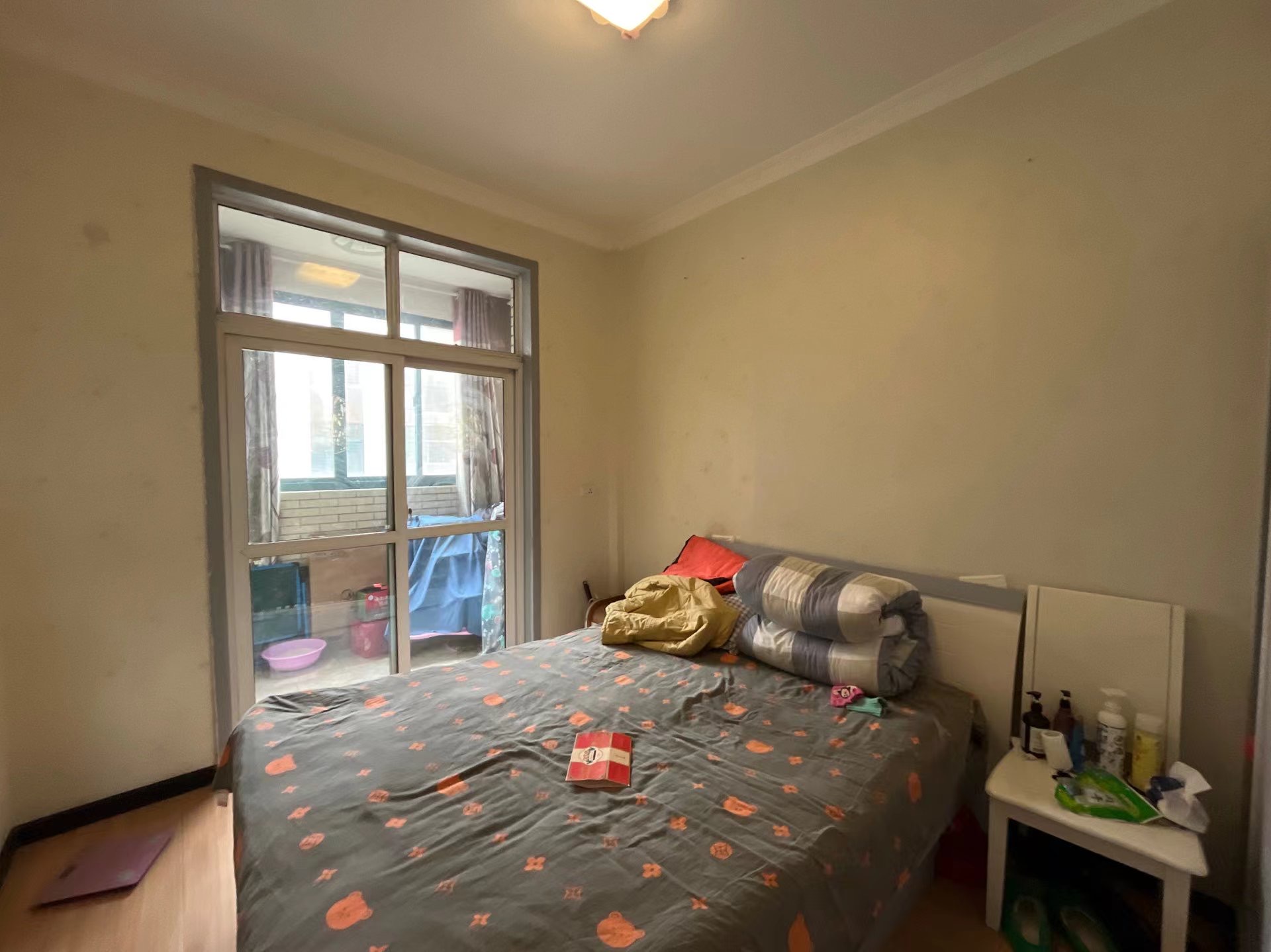 香岸华府精装两房.小区环境好.证件满二.看房方便