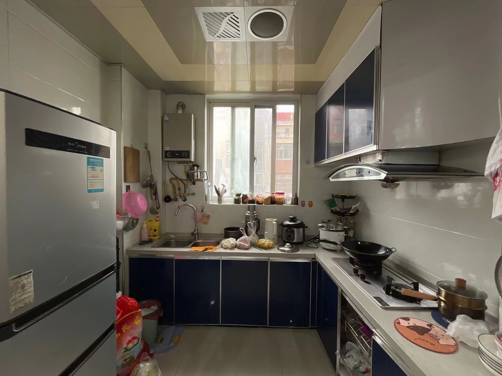 香岸华府精装两房.小区环境好.证件满二.看房方便