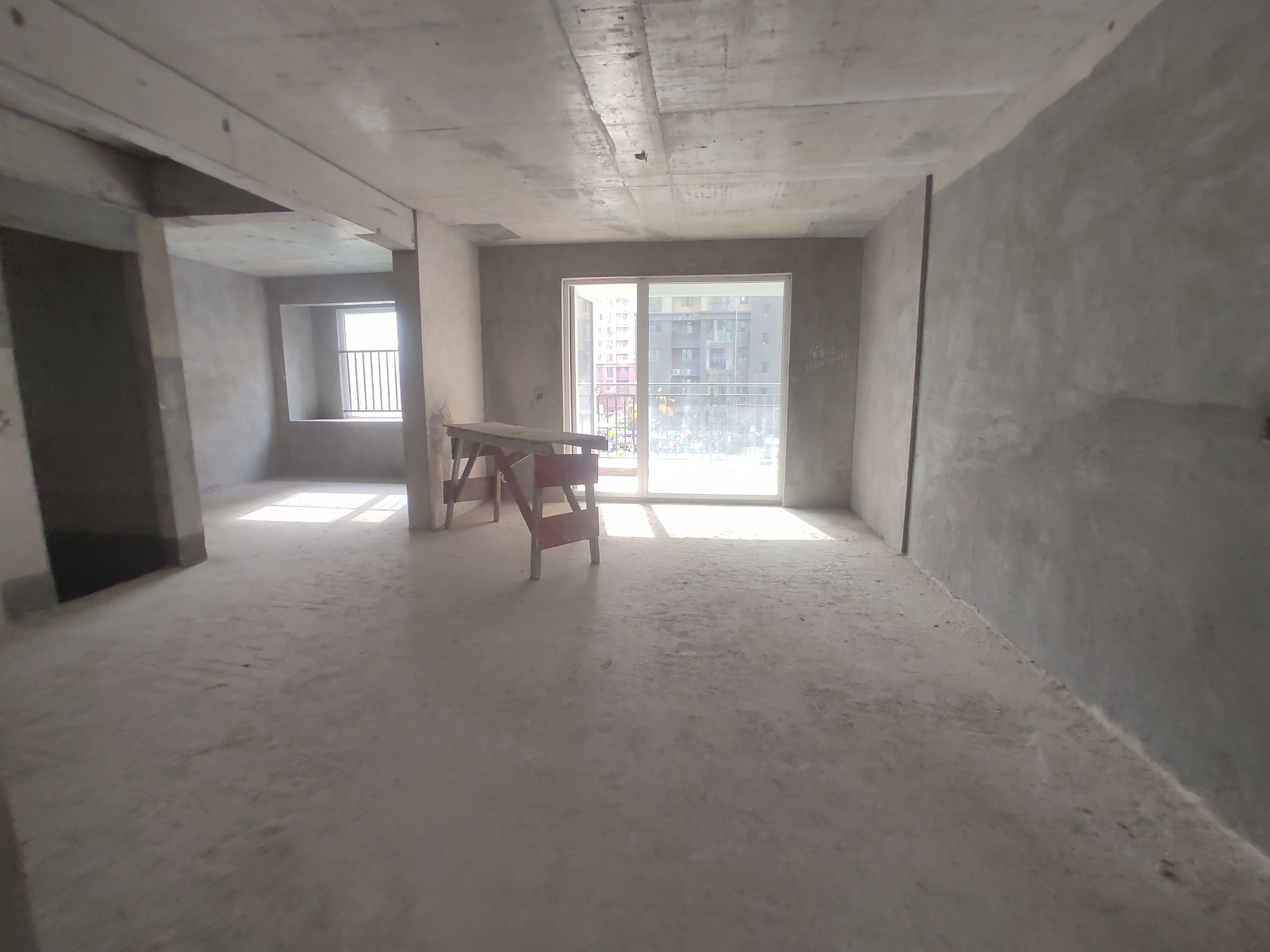 满庭春.毛坯三房.南北通透双阳台.看房方便