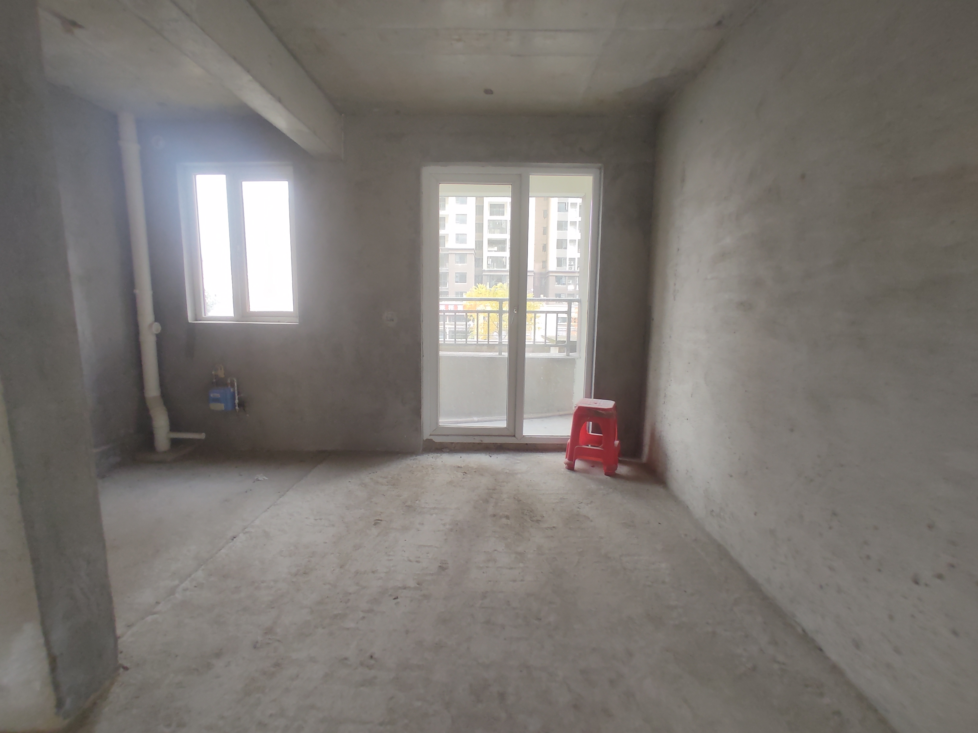 满庭春.毛坯三房.南北通透双阳台.看房方便