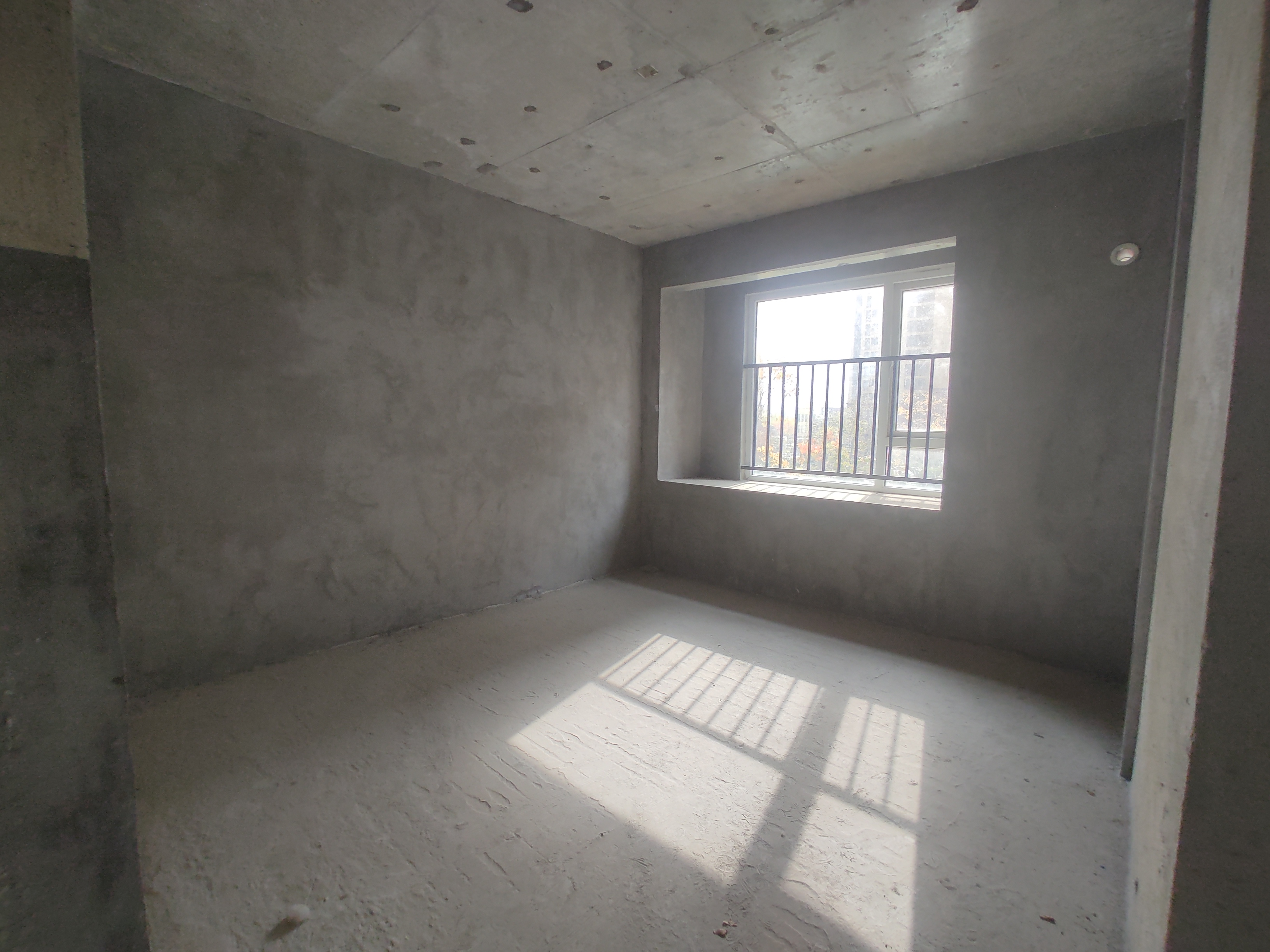 满庭春.毛坯三房.南北通透双阳台.看房方便