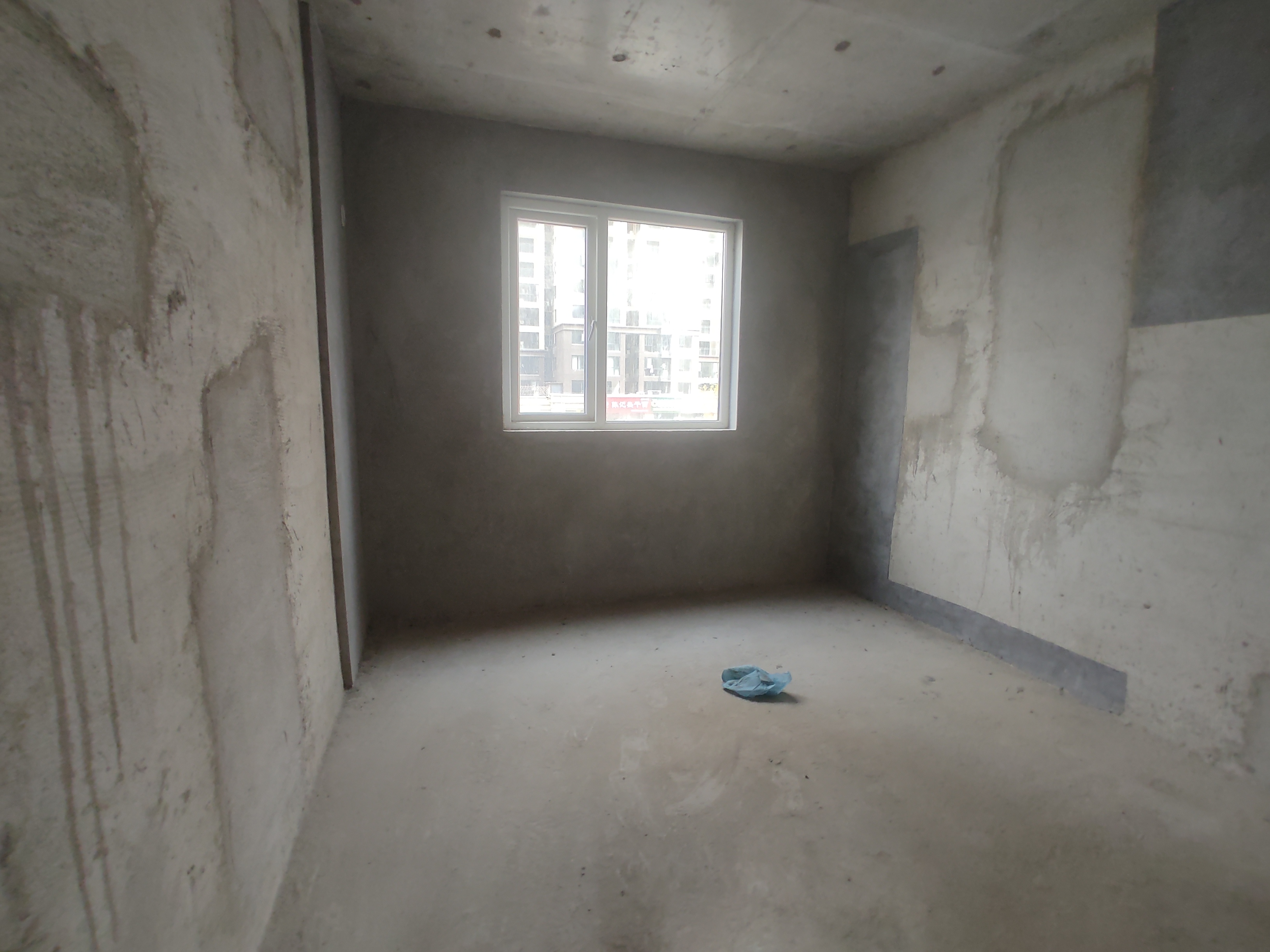 满庭春.毛坯三房.南北通透双阳台.看房方便