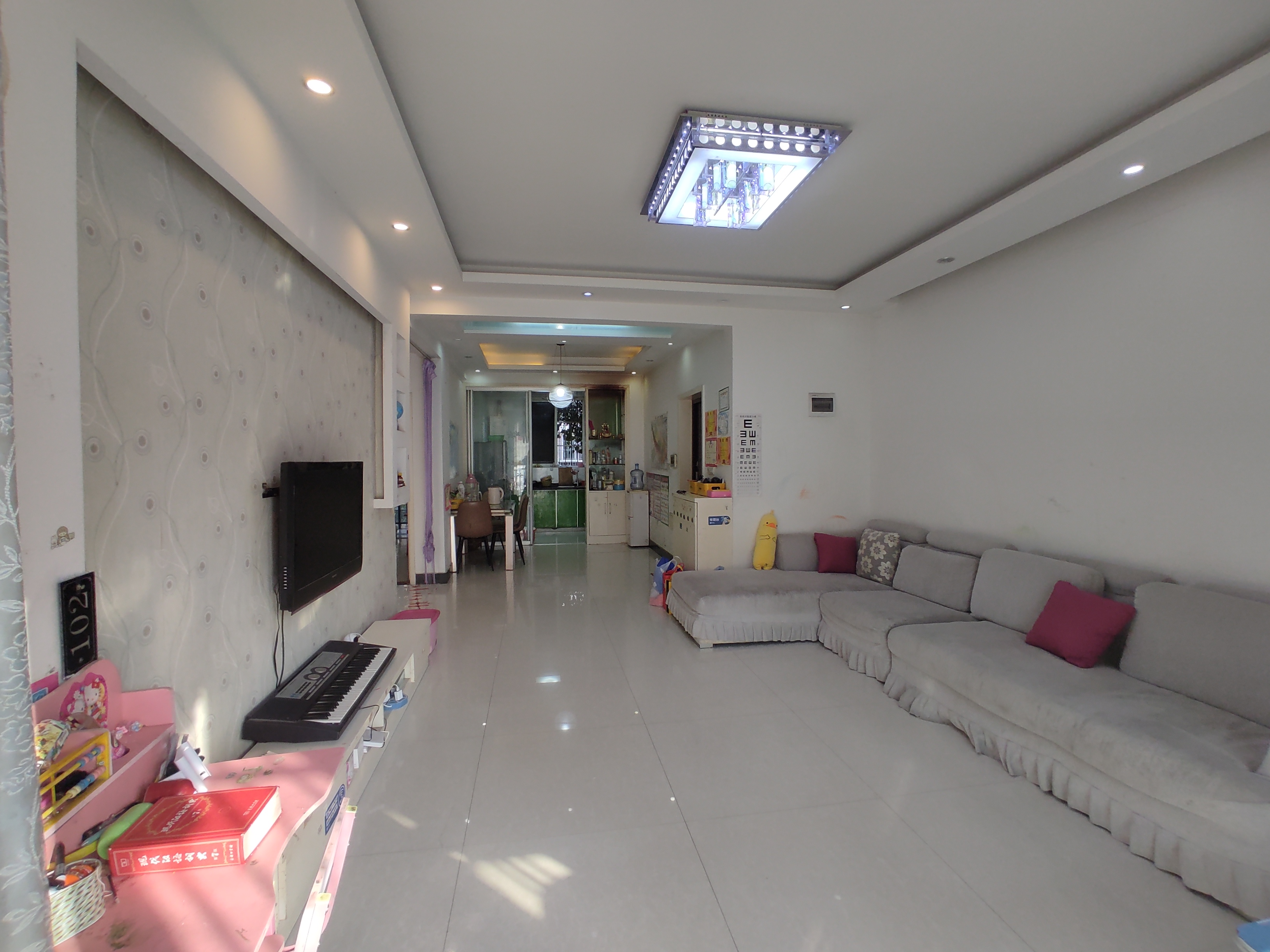 香岸华府.装修两房.南北双阳台.证件满二.带院子