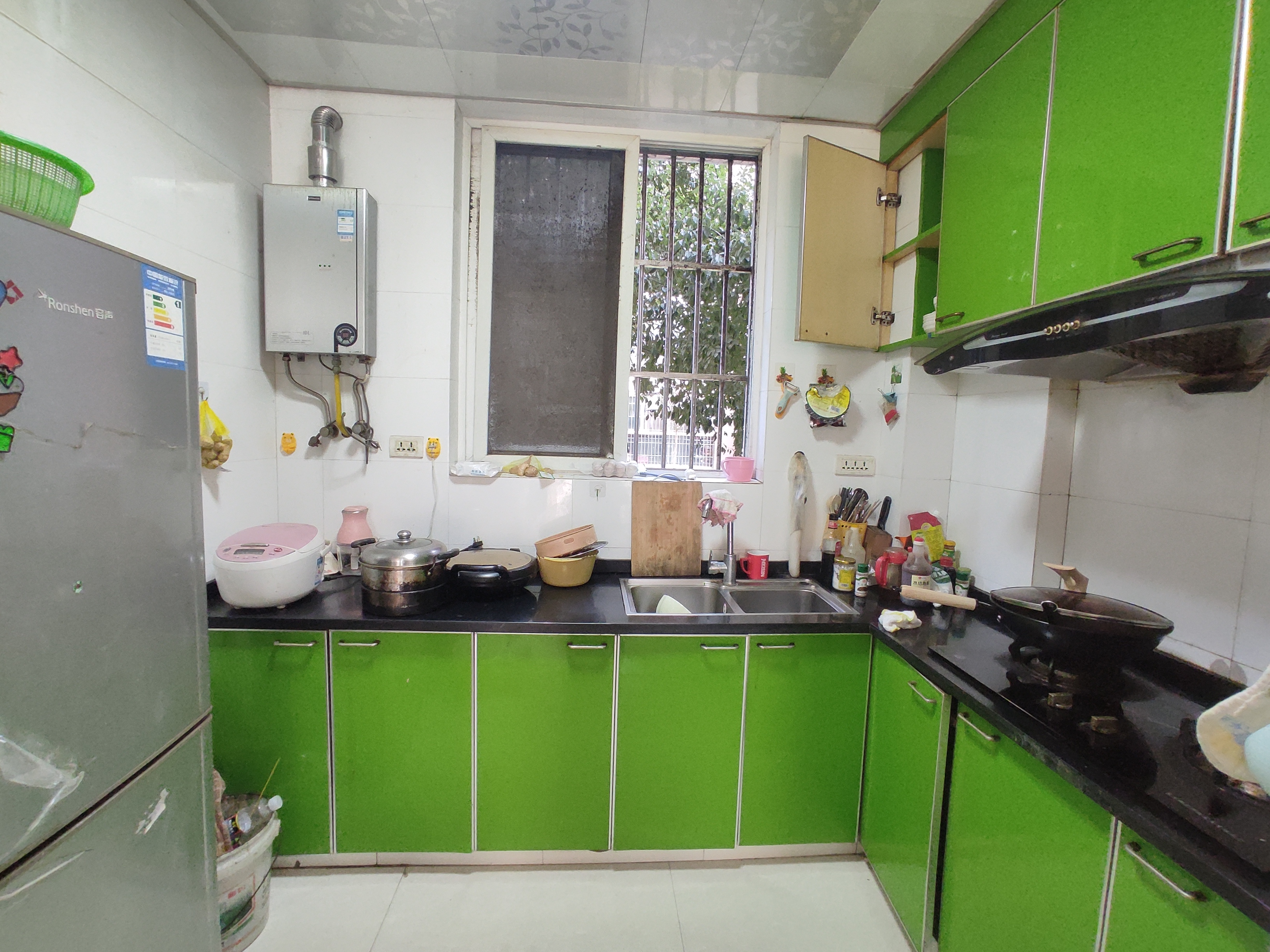 香岸华府.装修两房.南北双阳台.证件满二.带院子