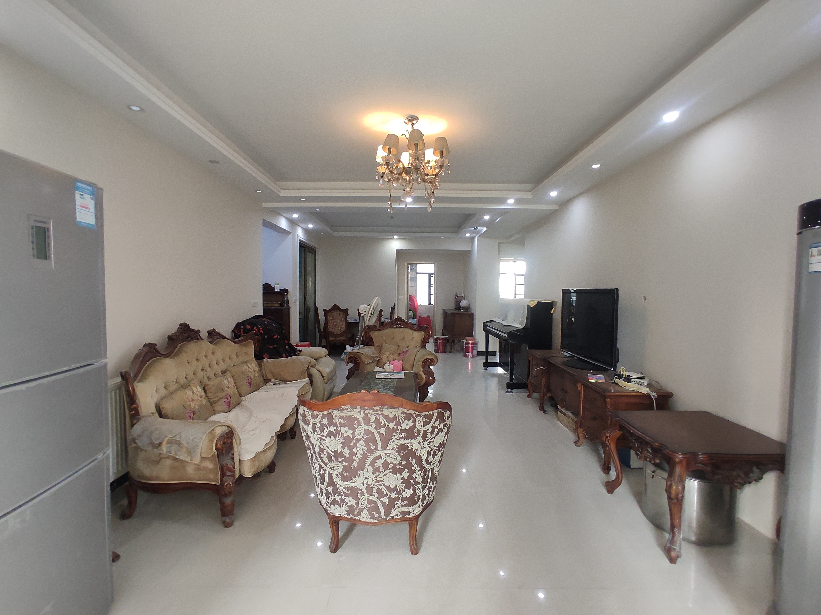 新城一号.精装三房两卫.全屋带暖气片.南北通透.证件满二