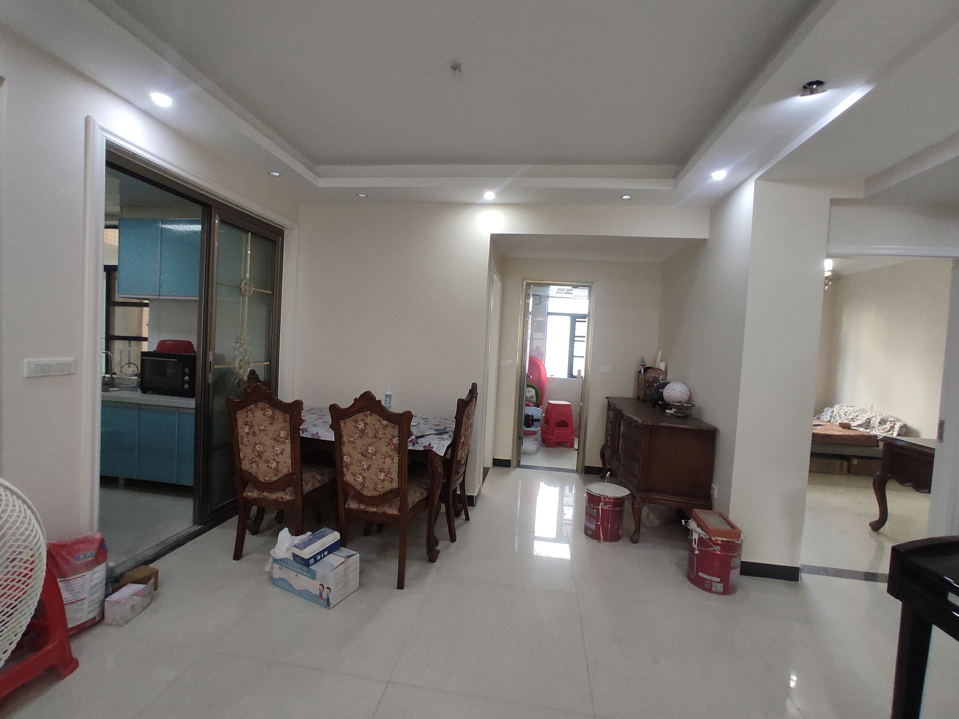 新城一号.精装三房两卫.全屋带暖气片.南北通透.证件满二