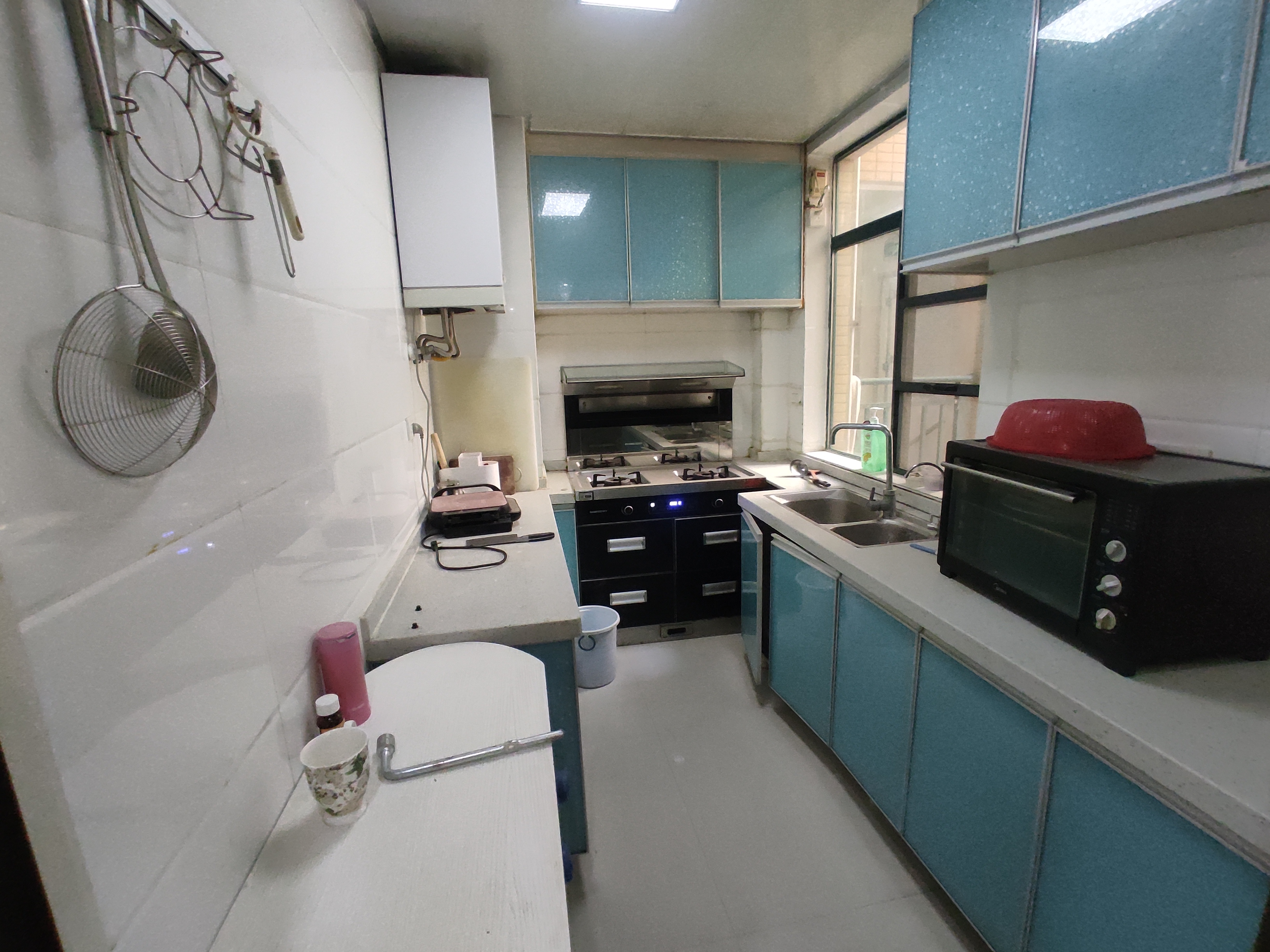 新城一号.精装三房两卫.全屋带暖气片.南北通透.证件满二